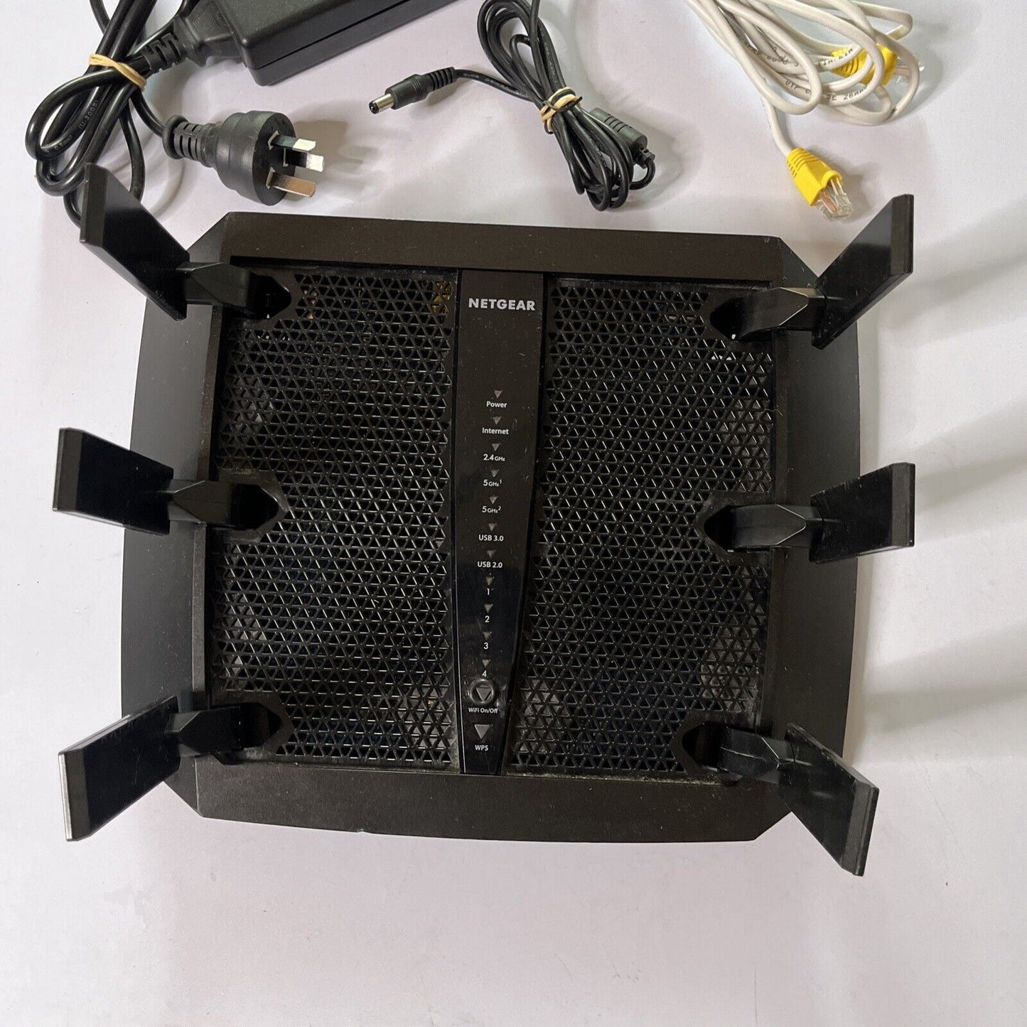 Netgear R8000 Nighthawk X6 AC3200 Tri-Band 4-Port WiFi Gigabit Wireless Router