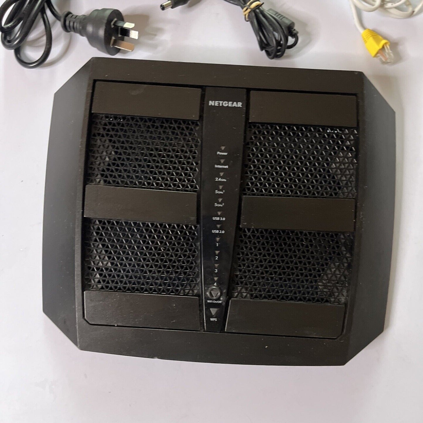 Netgear R8000 Nighthawk X6 AC3200 Tri-Band 4-Port WiFi Gigabit Wireless Router