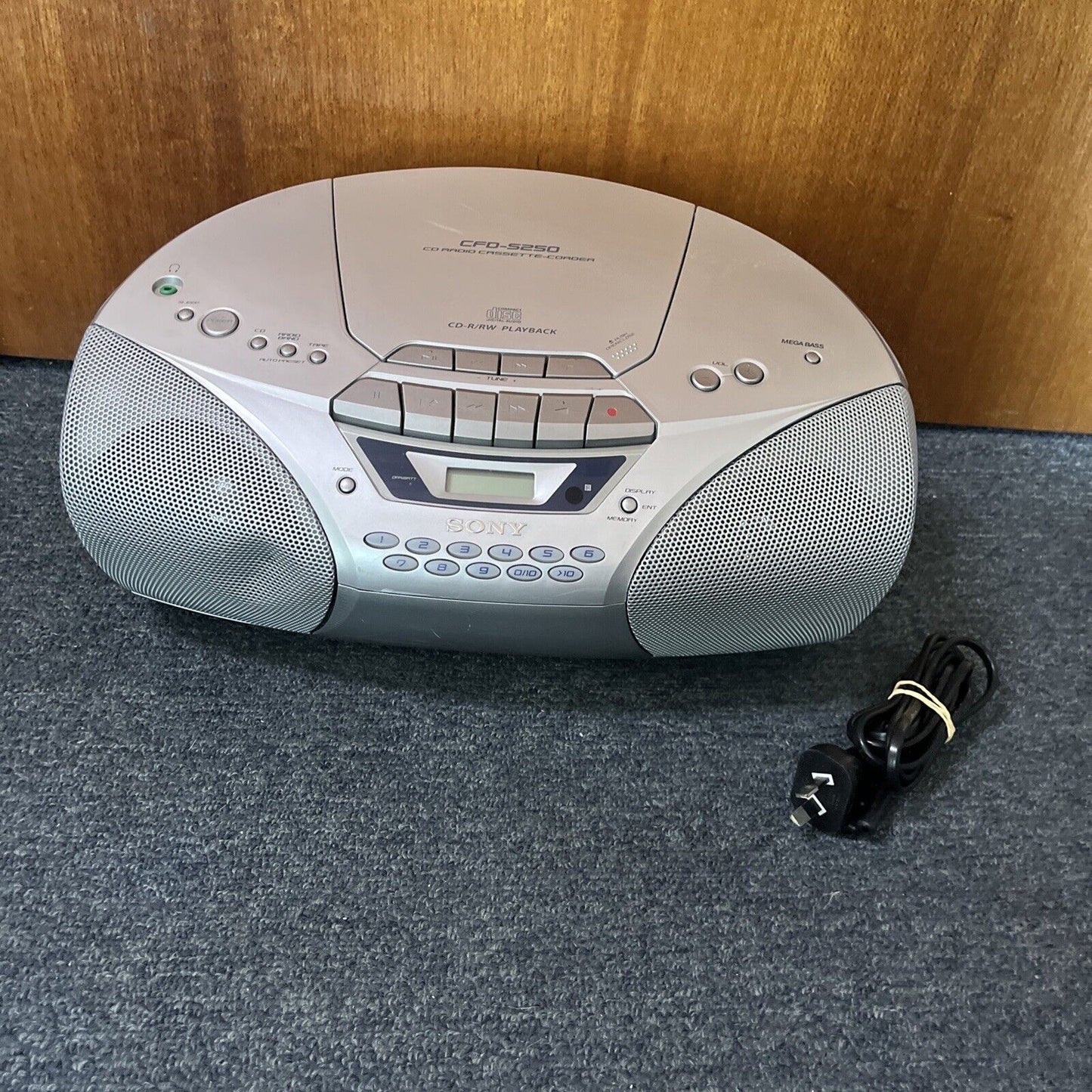 Sony CFD-S250 CD Radio Cassette-Recorder *Requires Cassette Belt Replacement*