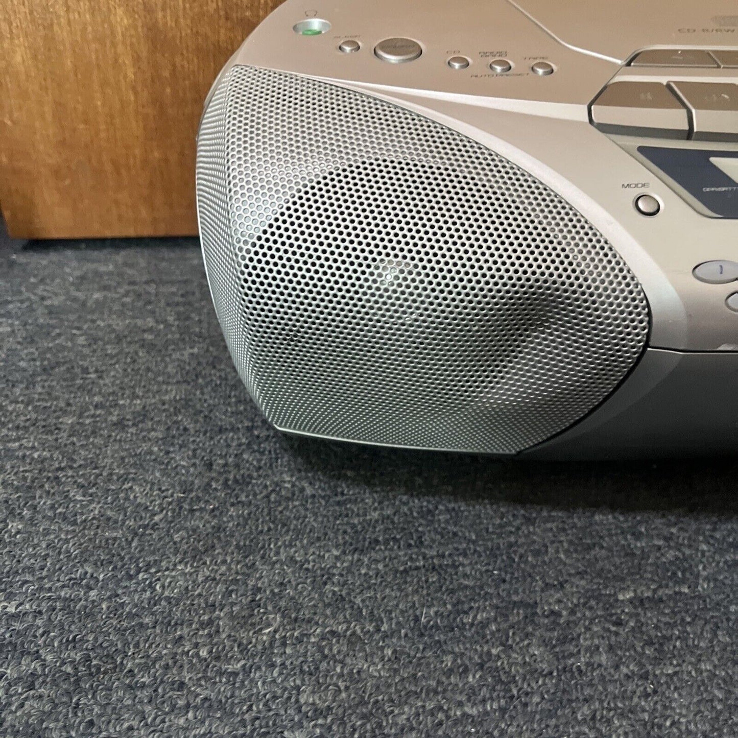 Sony CFD-S250 CD Radio Cassette-Recorder *Requires Cassette Belt Replacement*