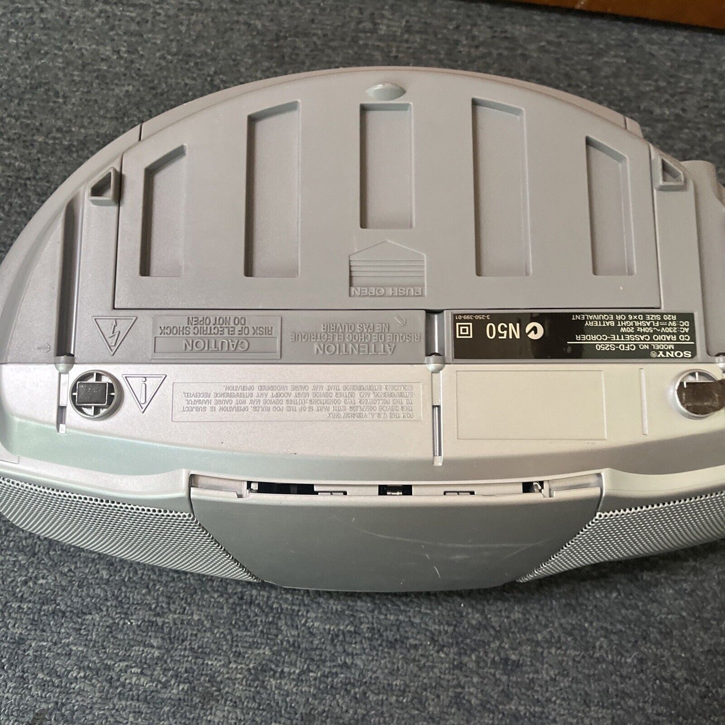 Sony CFD-S250 CD Radio Cassette-Recorder *Requires Cassette Belt Replacement*