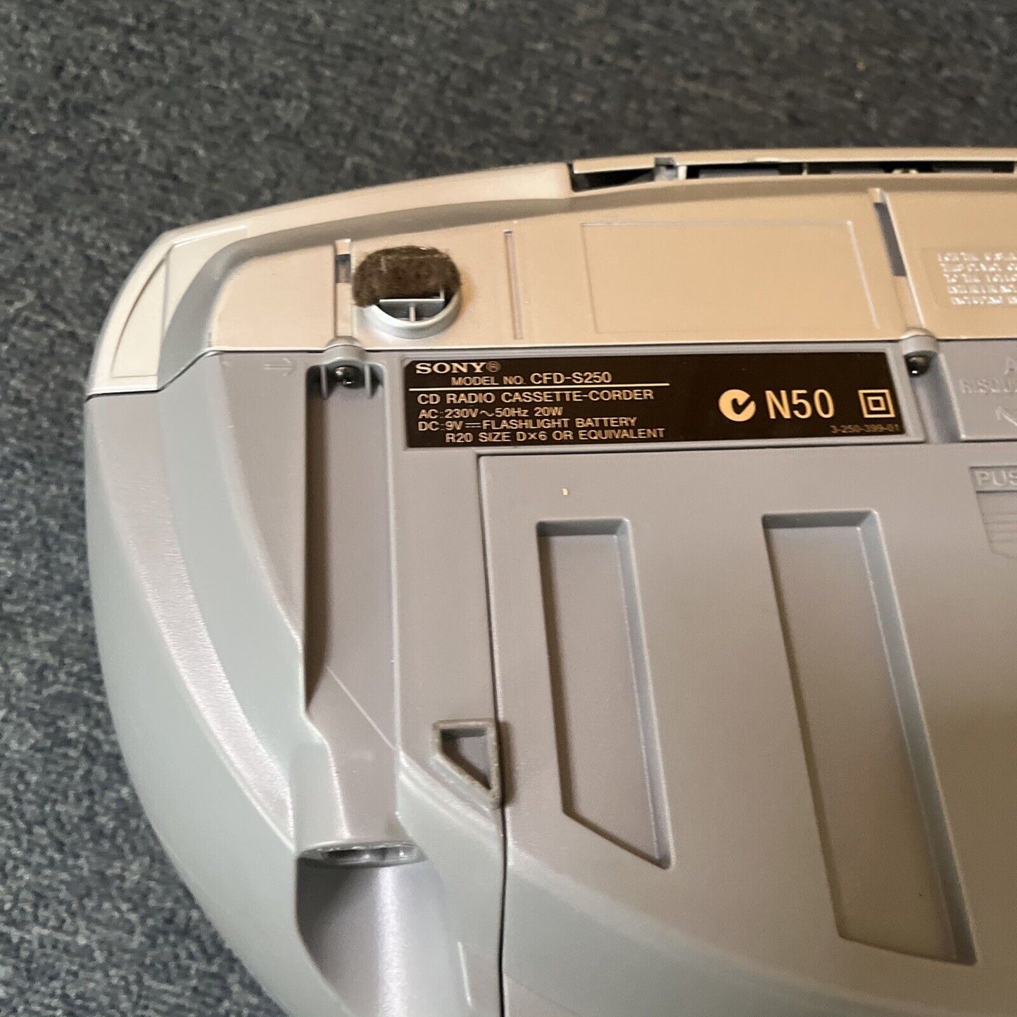 Sony CFD-S250 CD Radio Cassette-Recorder *Requires Cassette Belt Replacement*