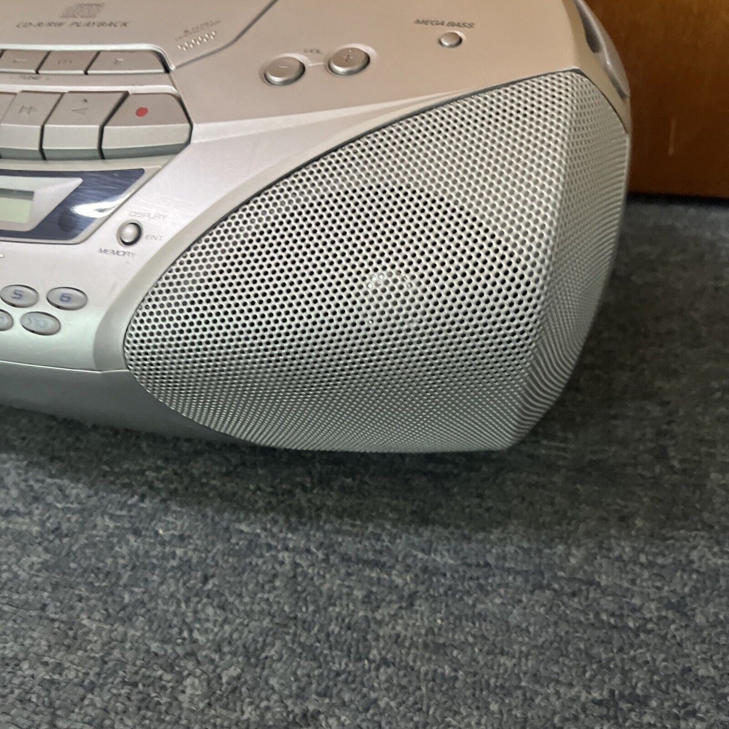 Sony CFD-S250 CD Radio Cassette-Recorder *Requires Cassette Belt Replacement*