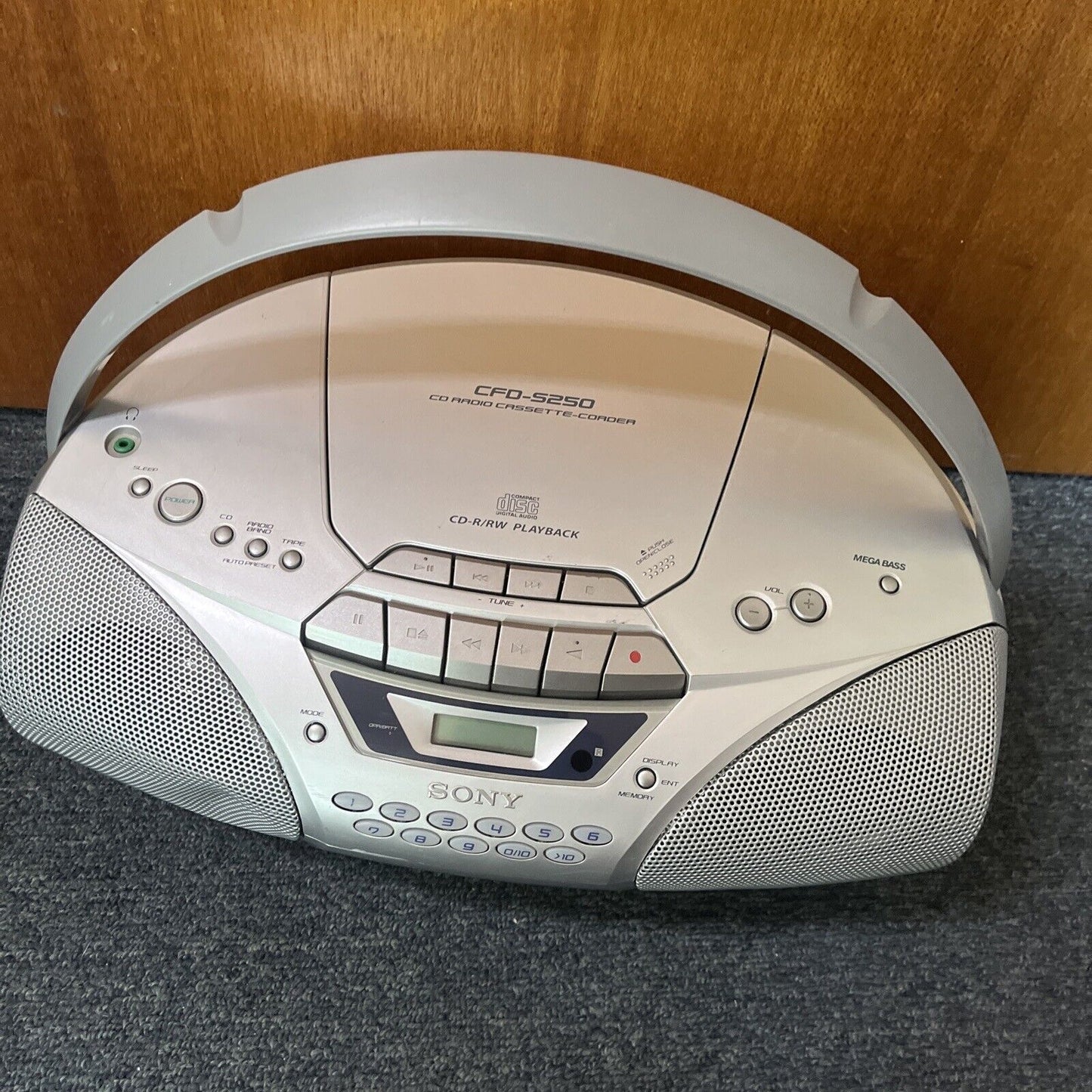 Sony CFD-S250 CD Radio Cassette-Recorder *Requires Cassette Belt Replacement*