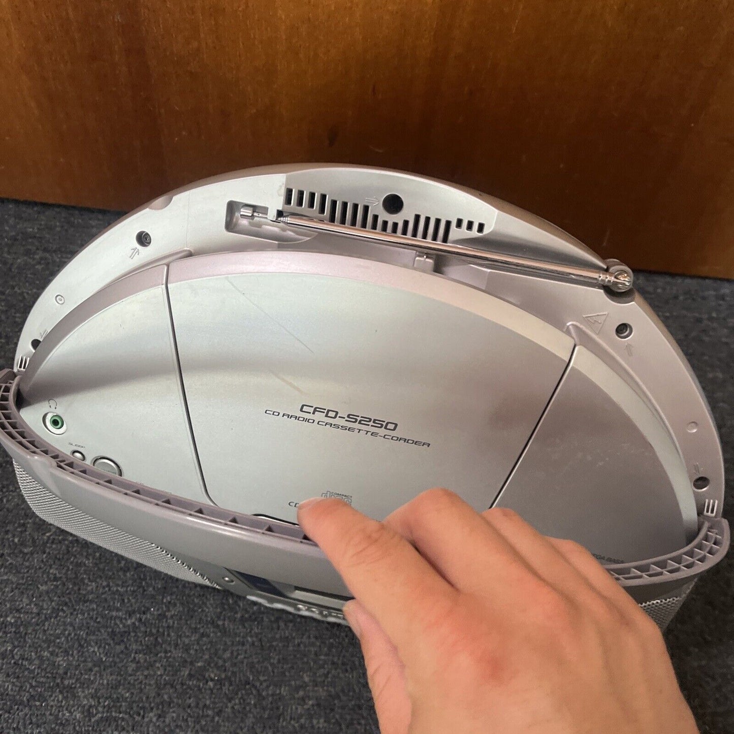 Sony CFD-S250 CD Radio Cassette-Recorder *Requires Cassette Belt Replacement*