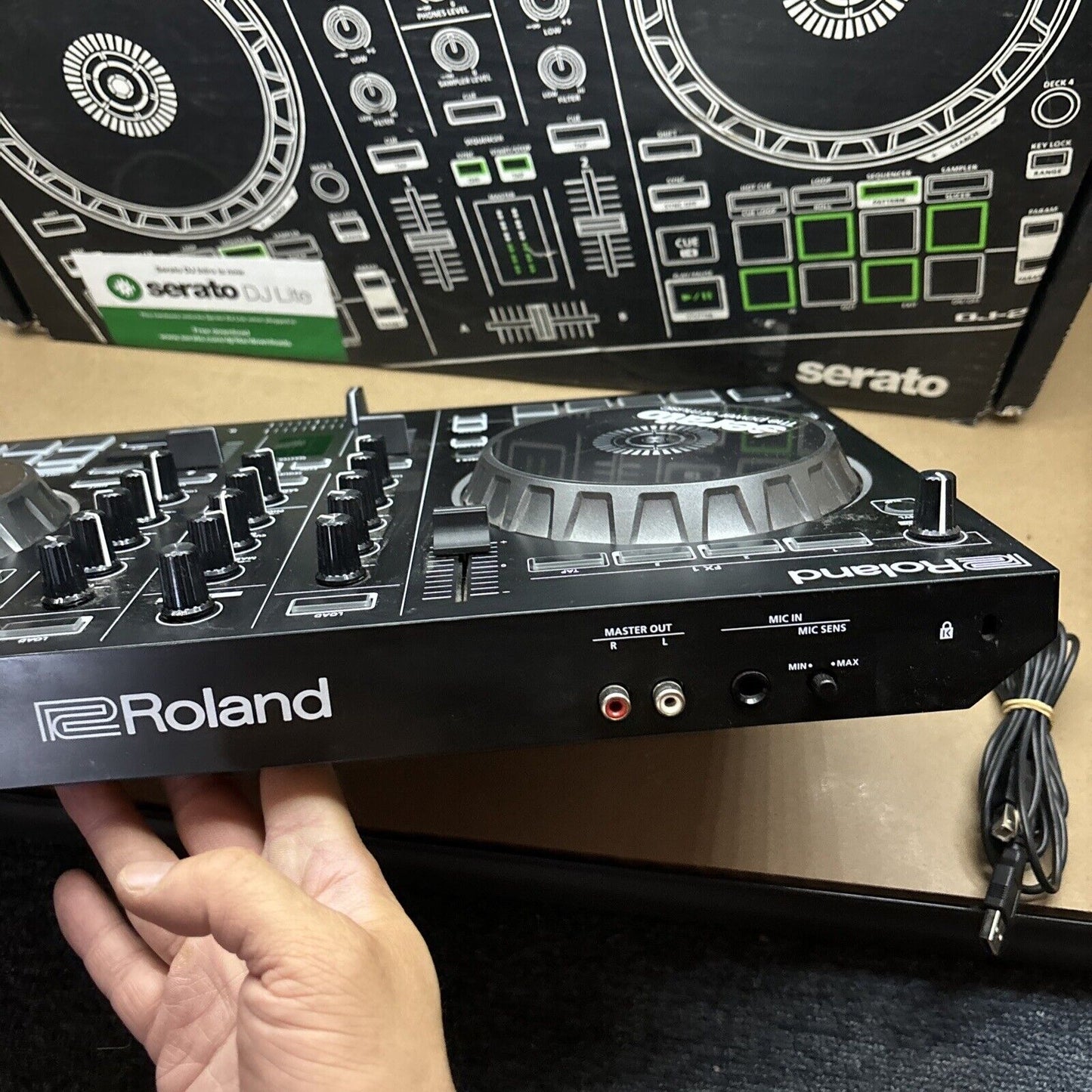 Roland DJ-202 2-Channel 4-Deck Serato DJ controller