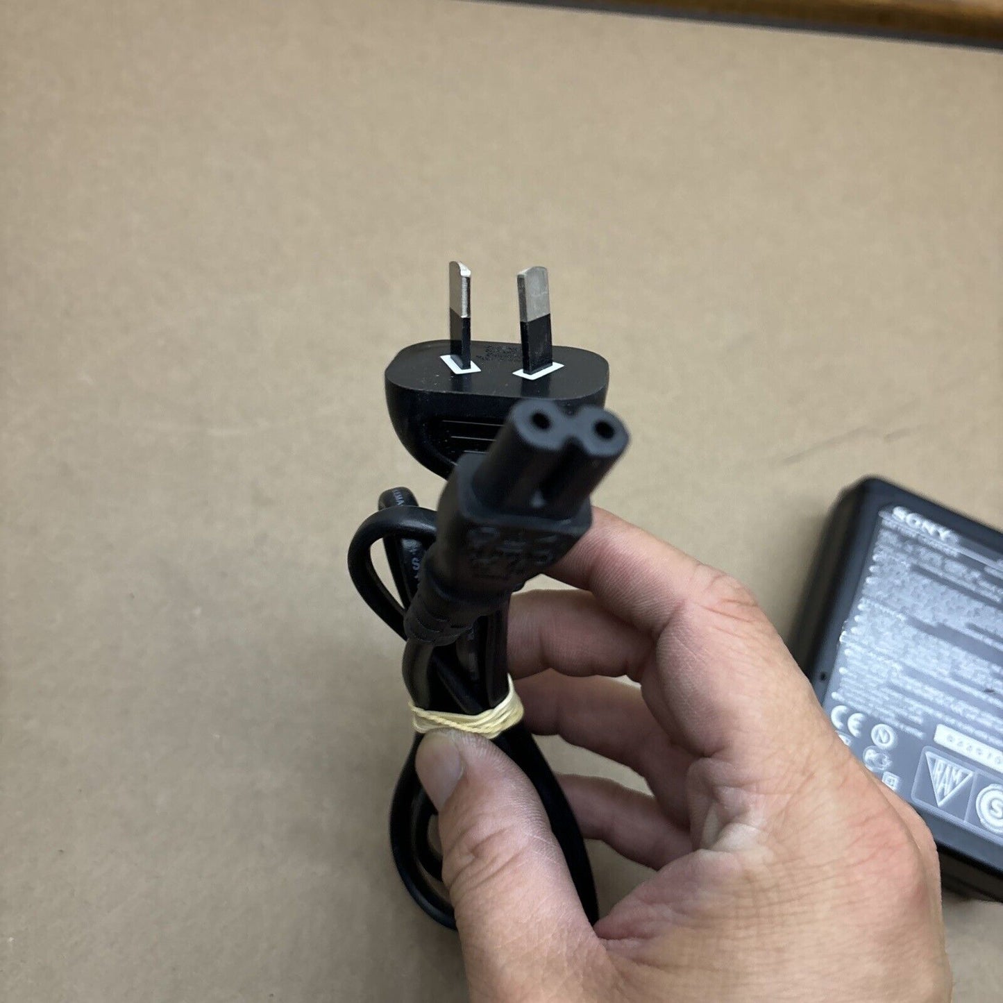 Sony Ni-MH Battery Charger AA AAA BC-CS2B