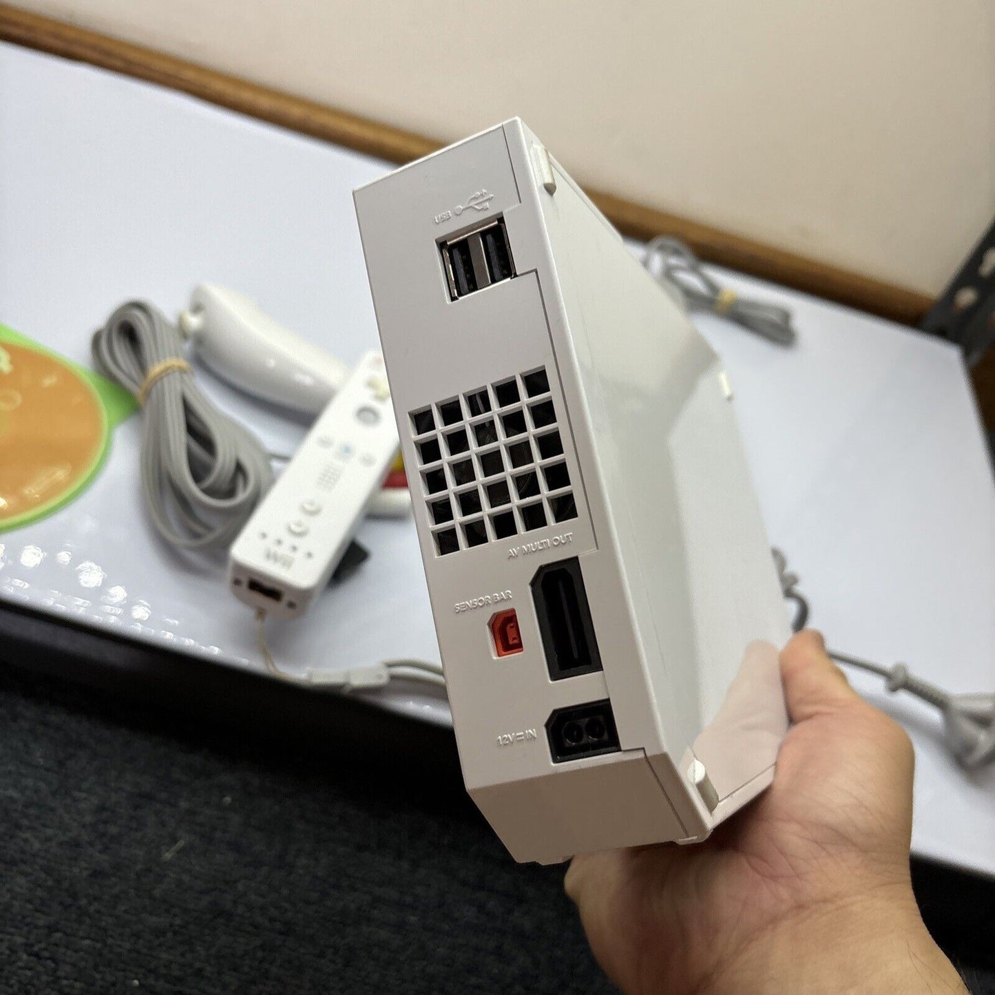 Nintendo Wii Console RVL-001(AUS) With 1 Controller & Nunchuck Game