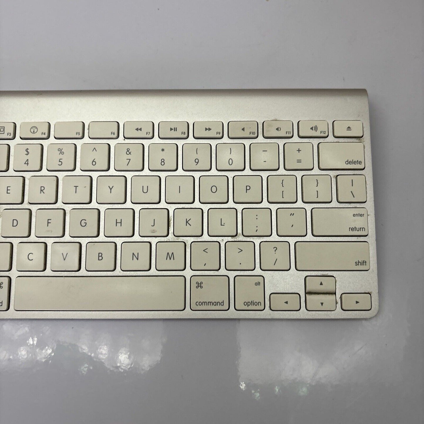 Apple Wireless Keyboard Bluetooth A1314 Silver *Missing Back Cover*