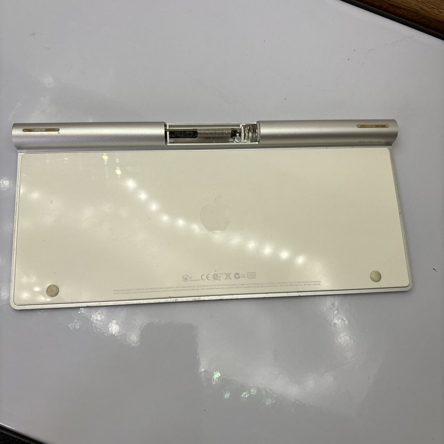 Apple Wireless Keyboard Bluetooth A1314 Silver *Missing Back Cover*