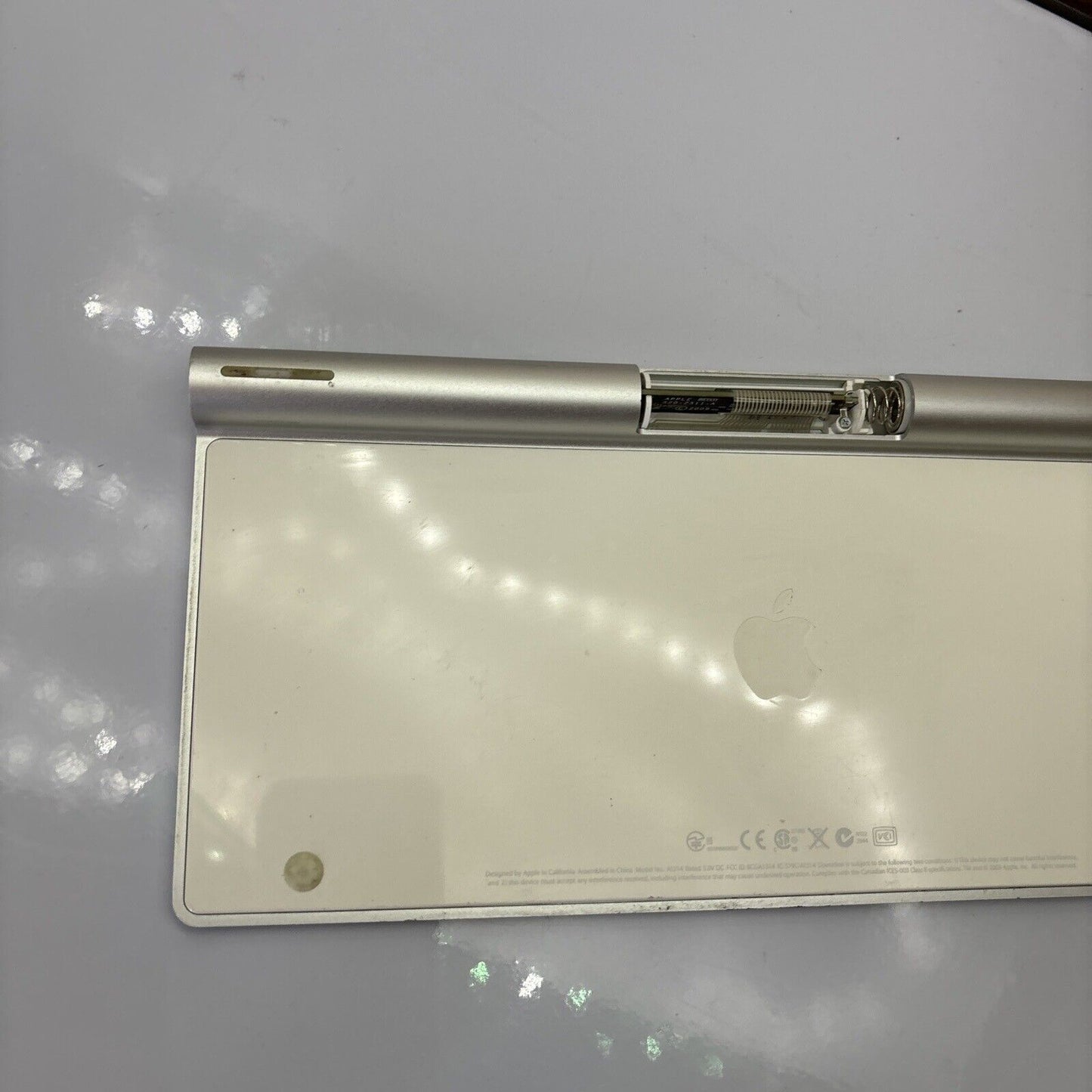 Apple Wireless Keyboard Bluetooth A1314 Silver *Missing Back Cover*