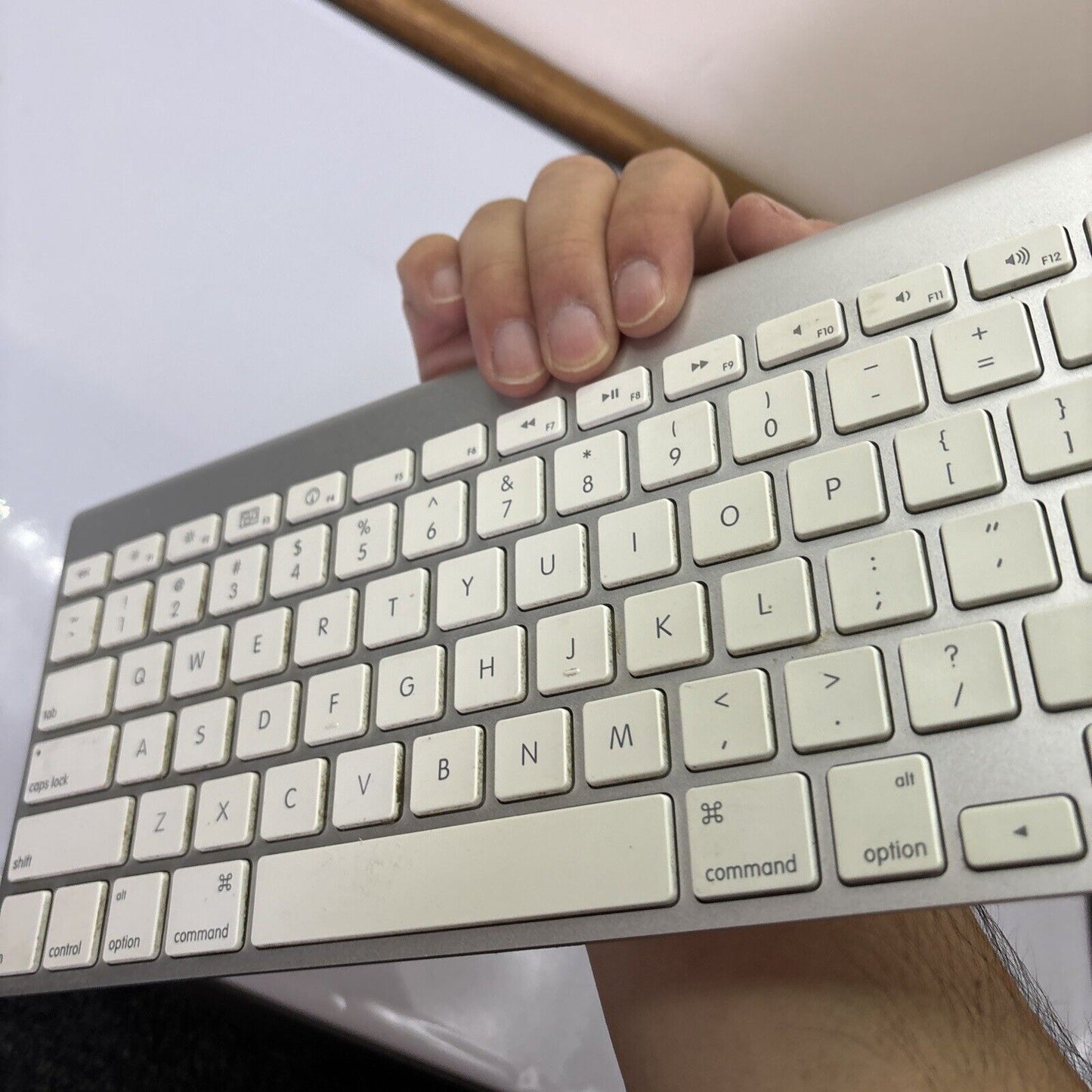 Apple Wireless Keyboard Bluetooth A1314 Silver *Missing Back Cover*