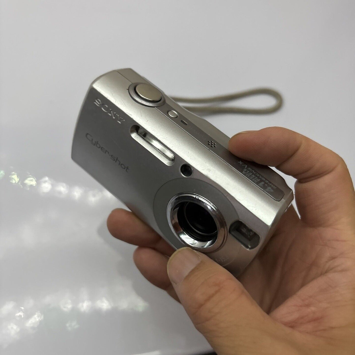 Sony Cyber-Shot DSC-S40 Digital Camera 4.1 MP *Not Working For Parts Or Repair*