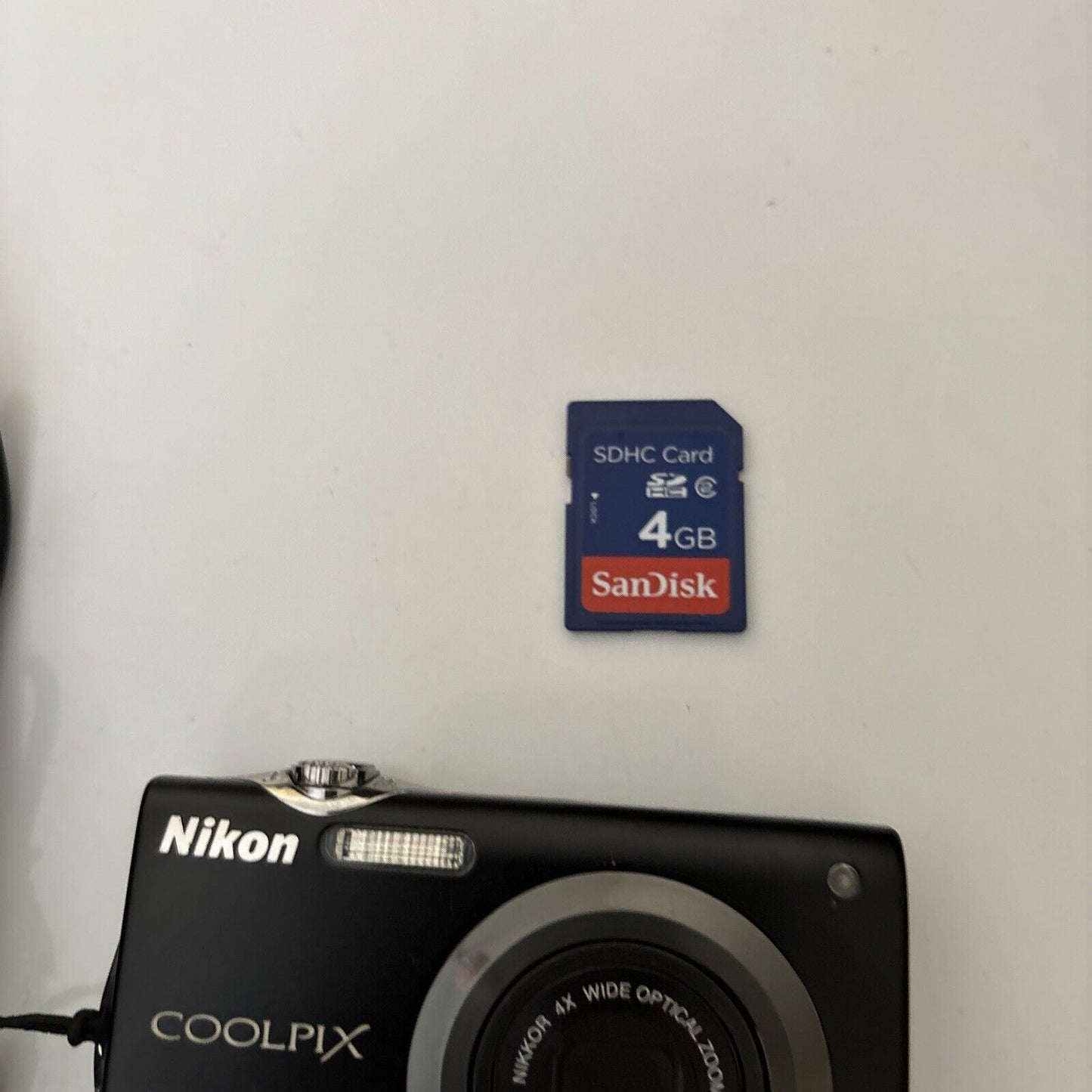 Nikon Coolpix S3000 Digital Camera 12MP With 4gb SD Card