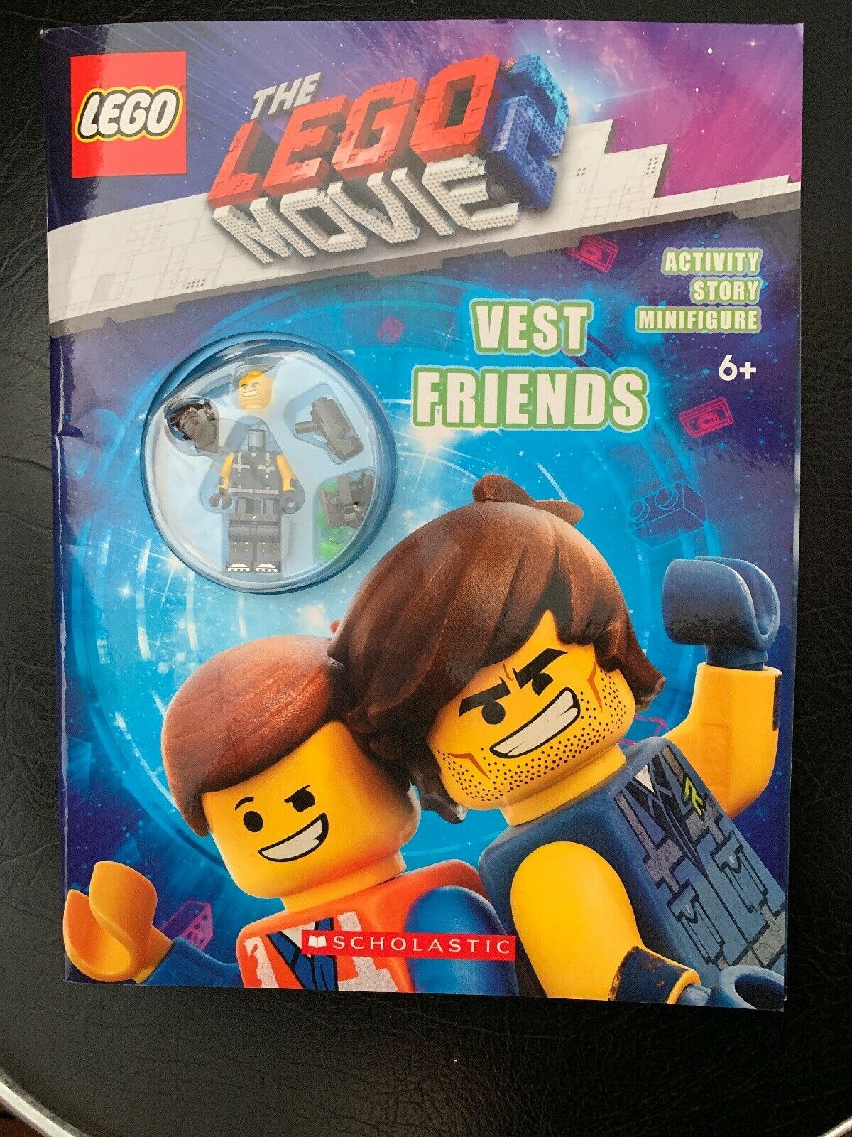 THE LEGO MOVIE 2: VEST FRIENDS ACTIVITY BOOK WITH MINIFIGURE
