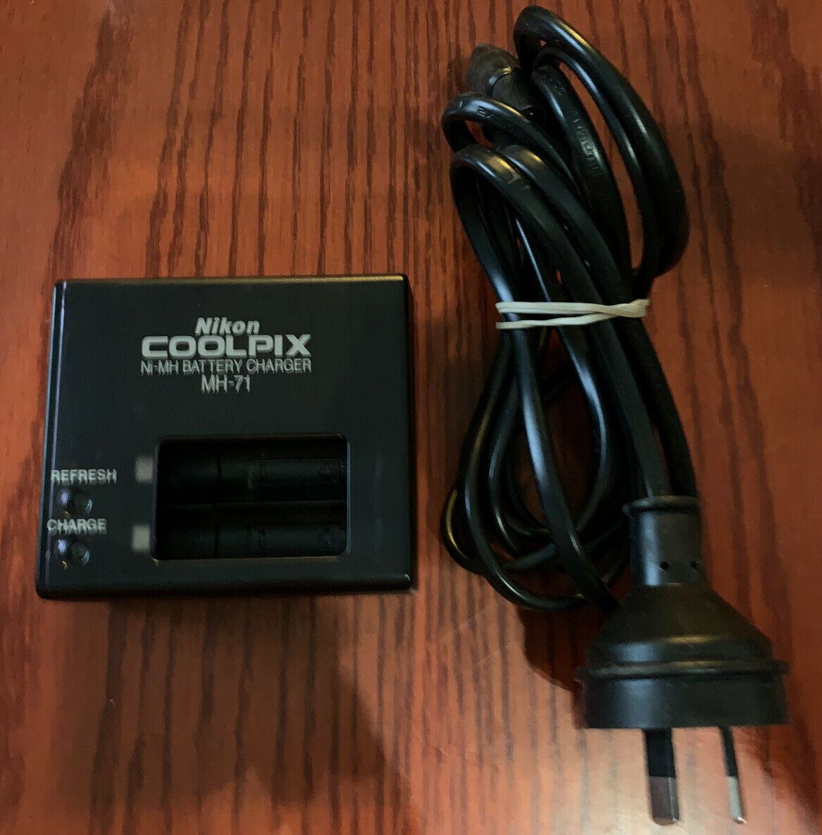 Genuine Nikon Coolpix MH-71 NiMh Battery Charger EN-MH1