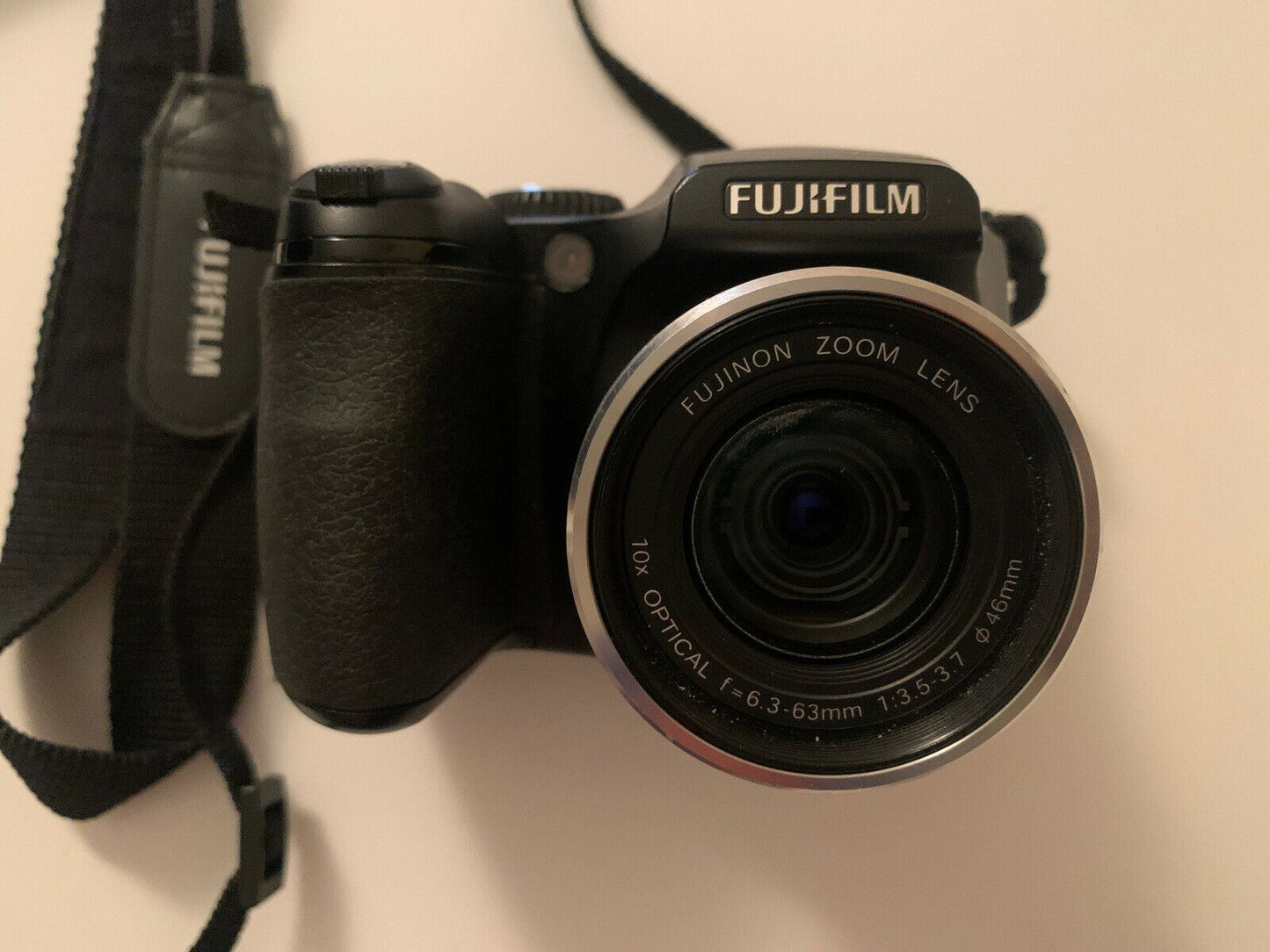 Fujifilm Finepix S5700 Digital Camera 7MP with Camera Bag