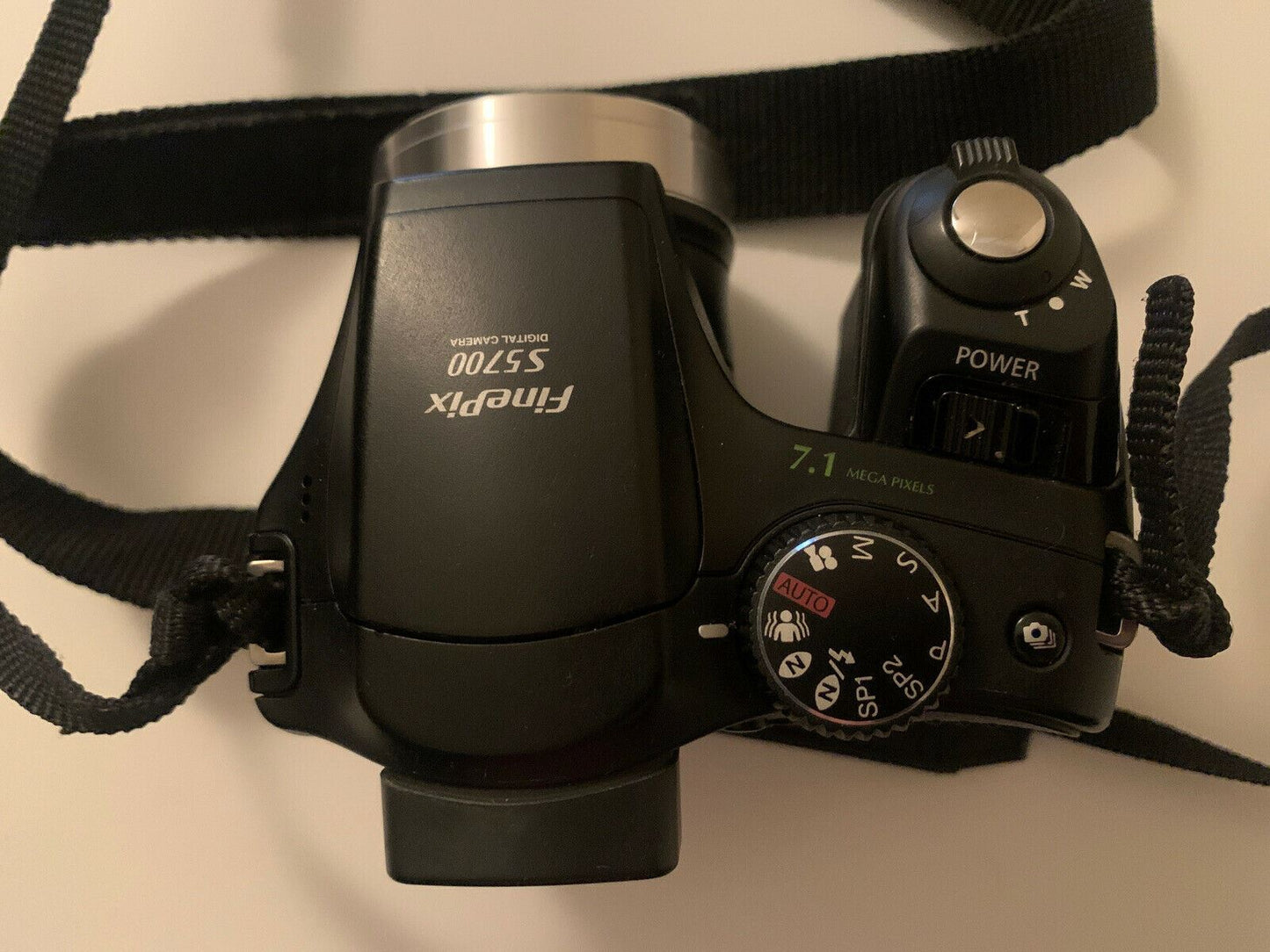 Fujifilm Finepix S5700 Digital Camera 7MP with Camera Bag