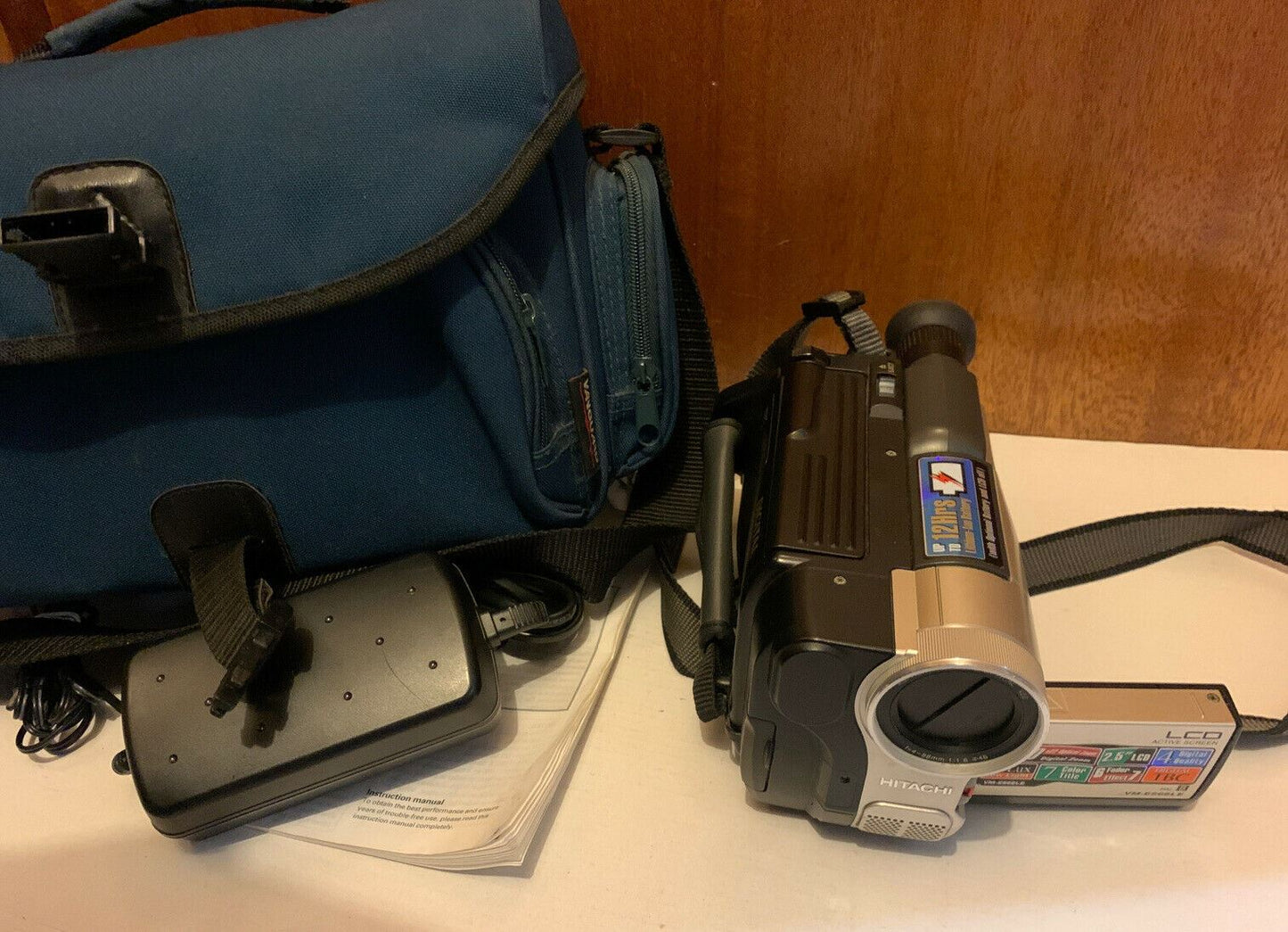 Hitachi VM-E568LE 8mm Video Camcorder With Carrying Bag