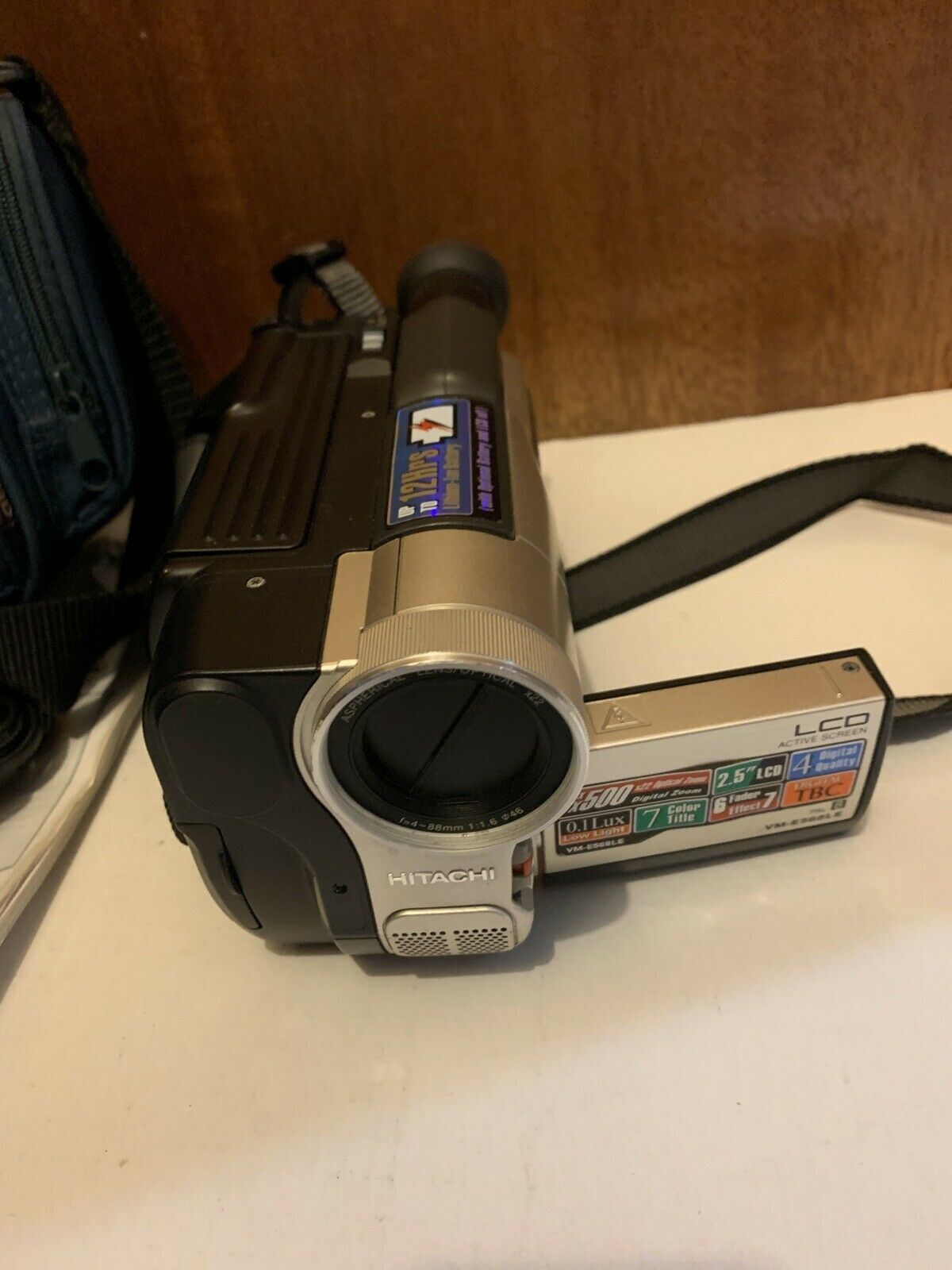 Hitachi VM-E568LE 8mm Video Camcorder With Carrying Bag