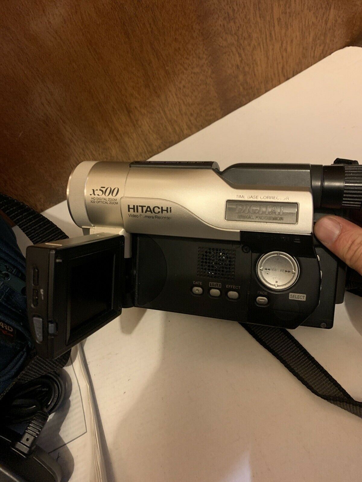 Hitachi VM-E568LE 8mm Video Camcorder With Carrying Bag