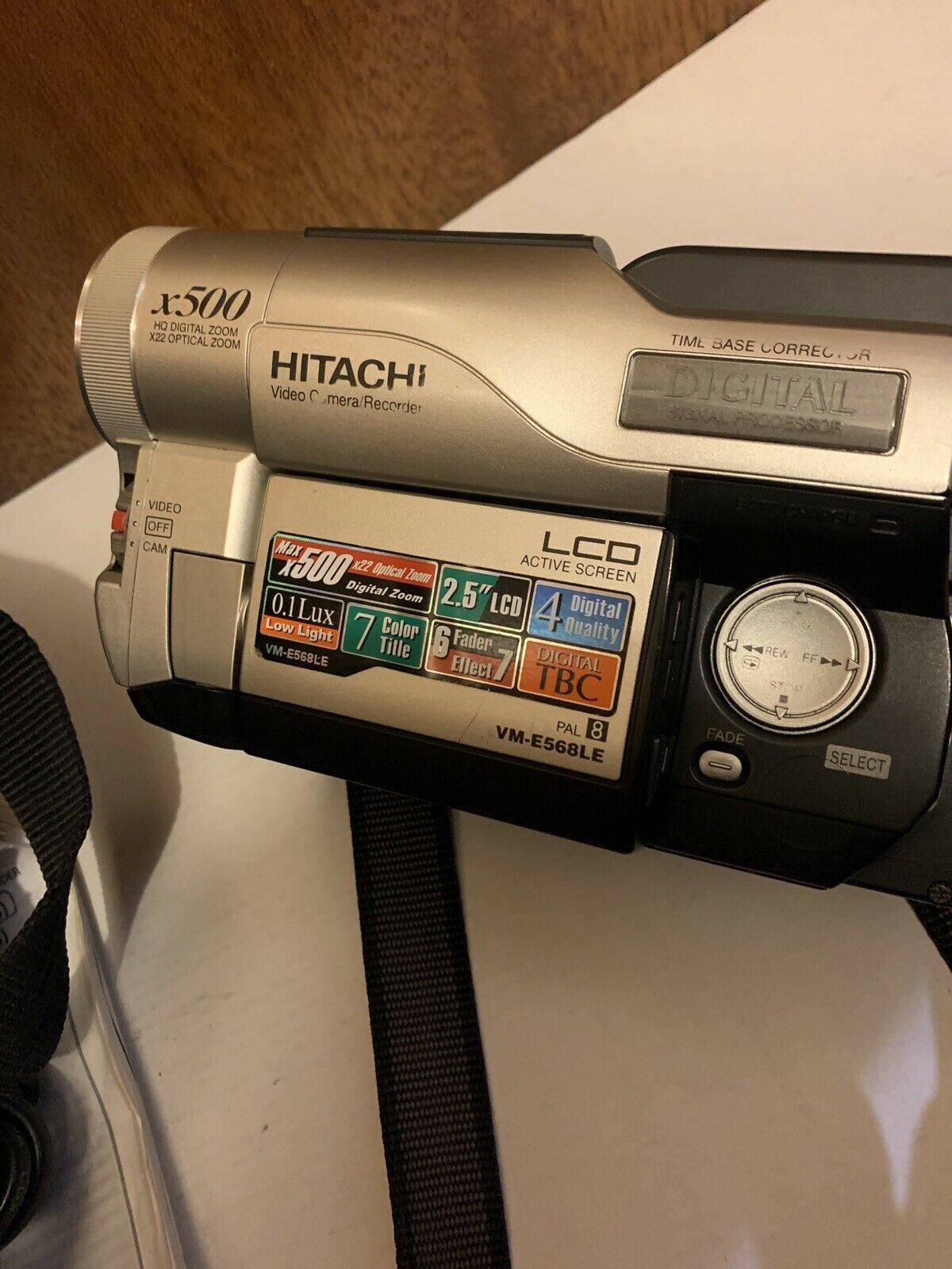 Hitachi VM-E568LE 8mm Video Camcorder With Carrying Bag