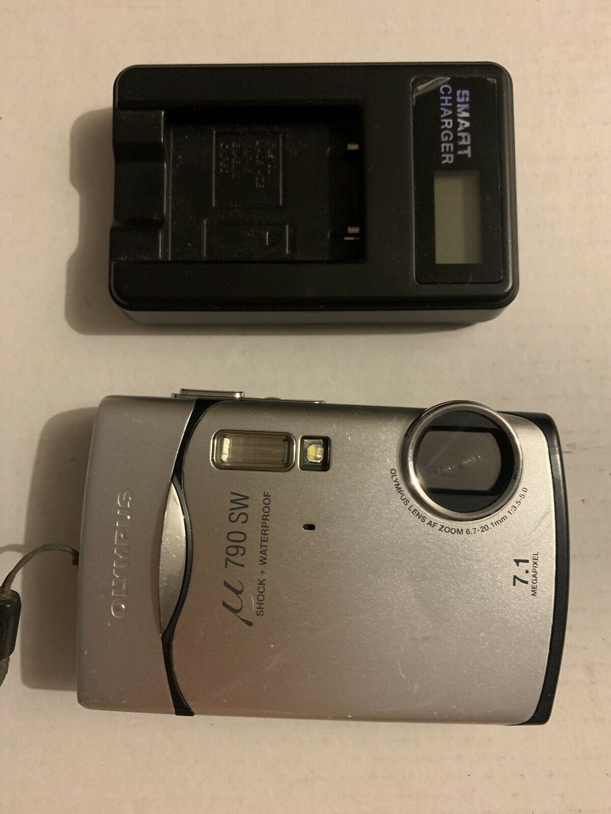 Olympus u790SW Shock & Waterproof Digital Camera 7.1MP With Charger