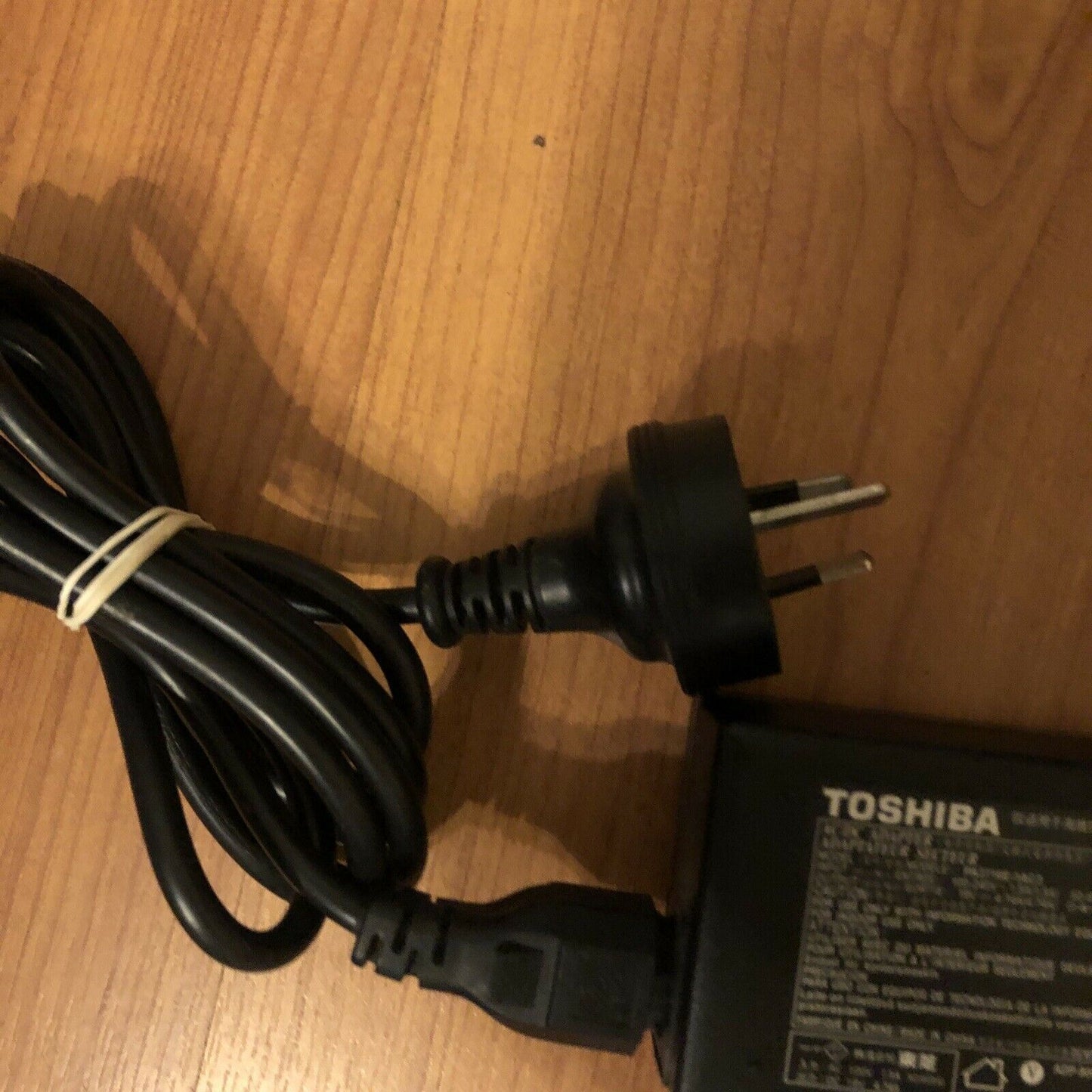 Genuine TOSHIBA PA3716E-1AC3 AU PLUG 19V 4.7A 2.5*5.5MM AC Adapter