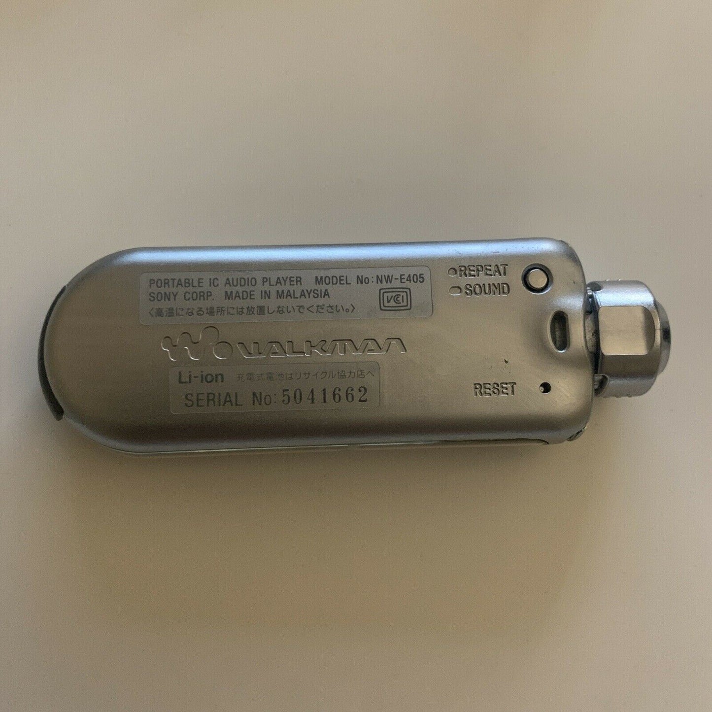 Sony Walkman NW-E405 MP3 Player 512MB + Earphones
