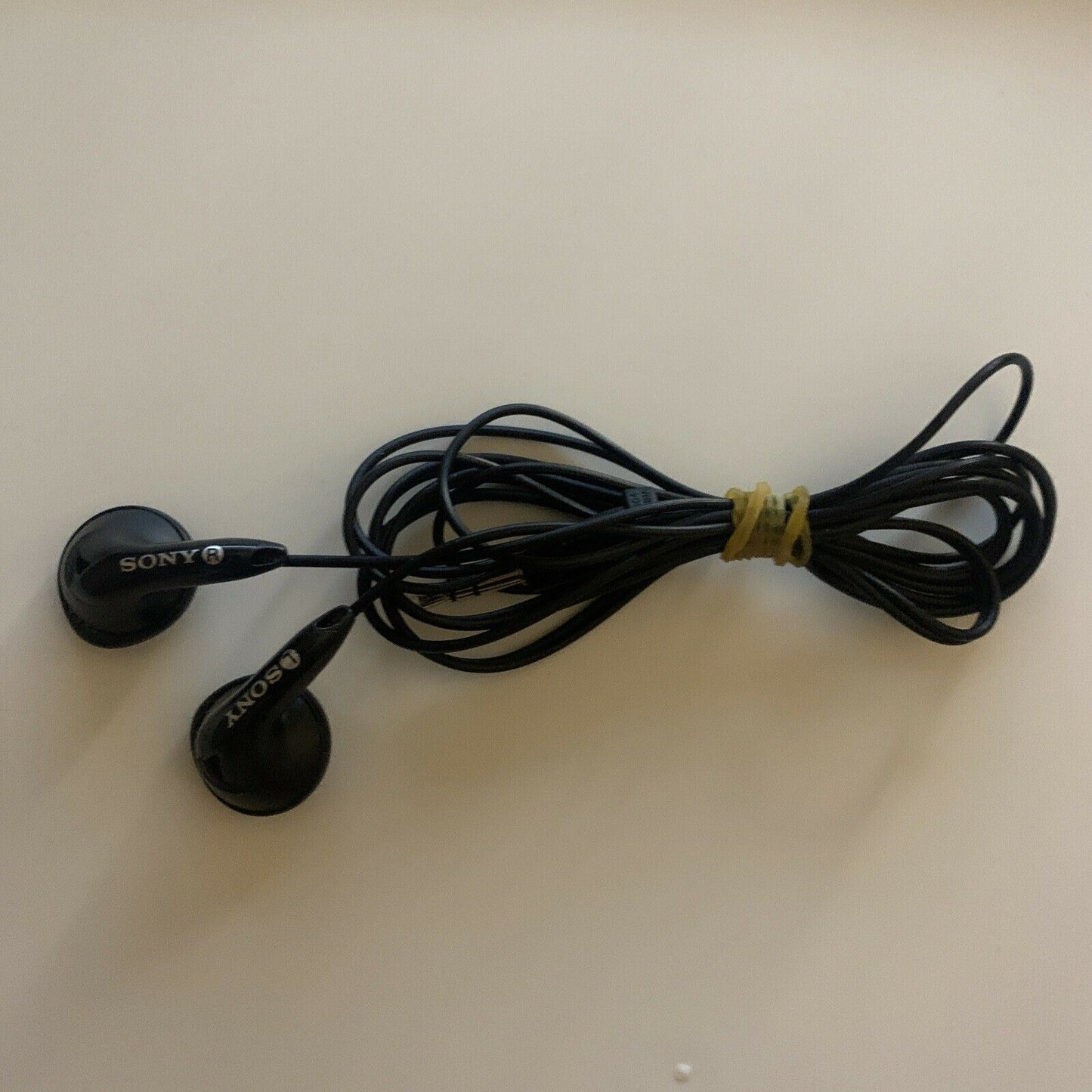 Sony Walkman NW-E405 MP3 Player 512MB + Earphones