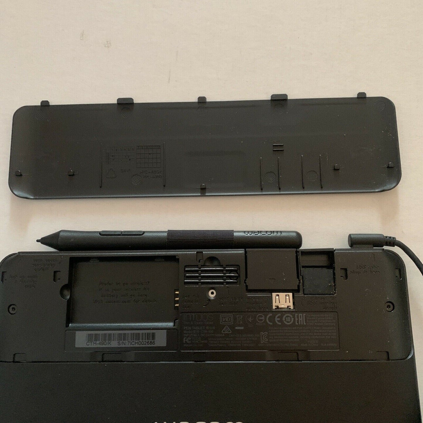 Wacom Intuos Art Pen Tablet CTH-490/K3-C Art Pen and Touch Small Black