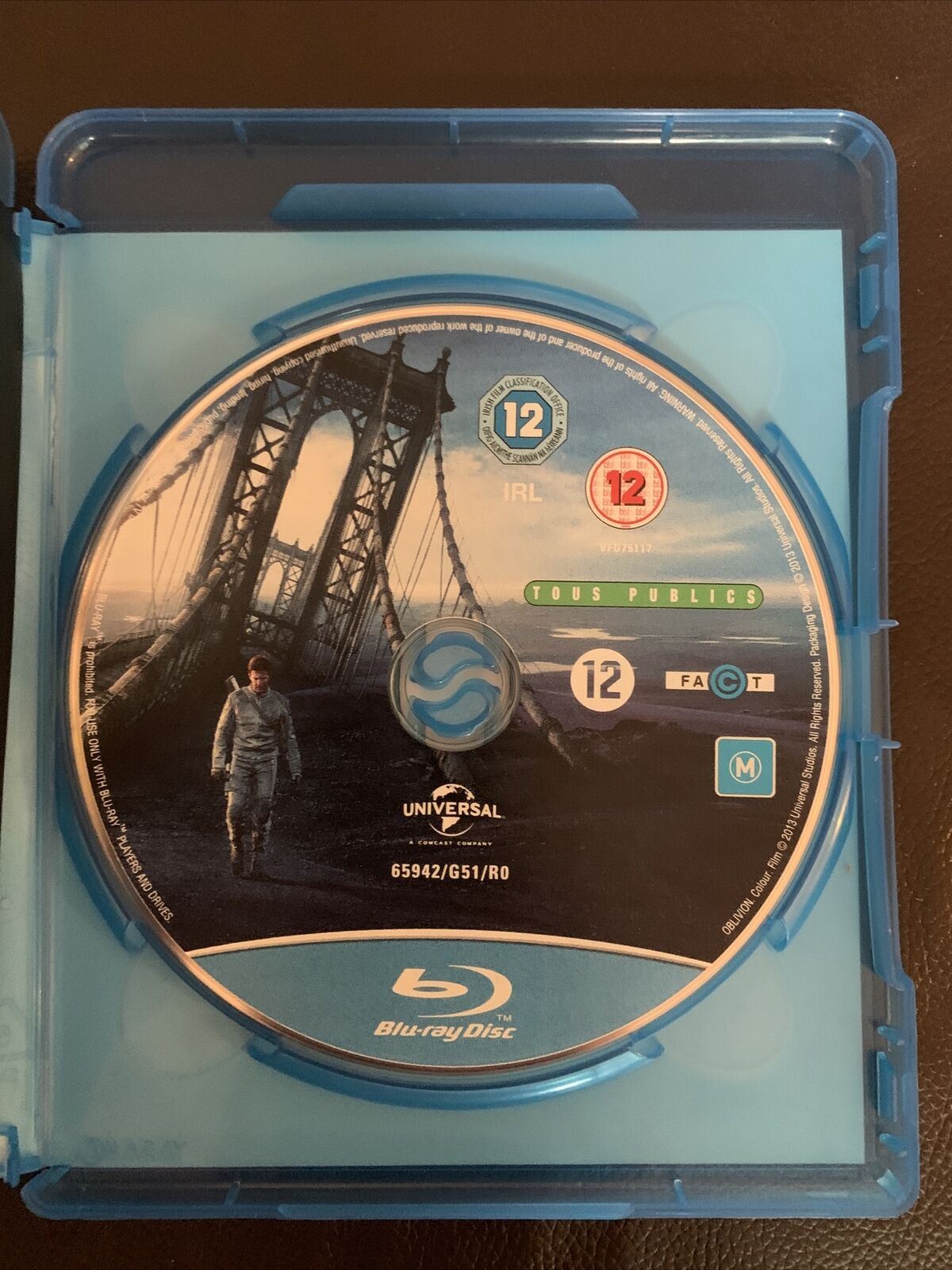 Oblivion (Blu-ray, 2013) Tom Cruise, Morgan Freeman, Olga Kurylenko