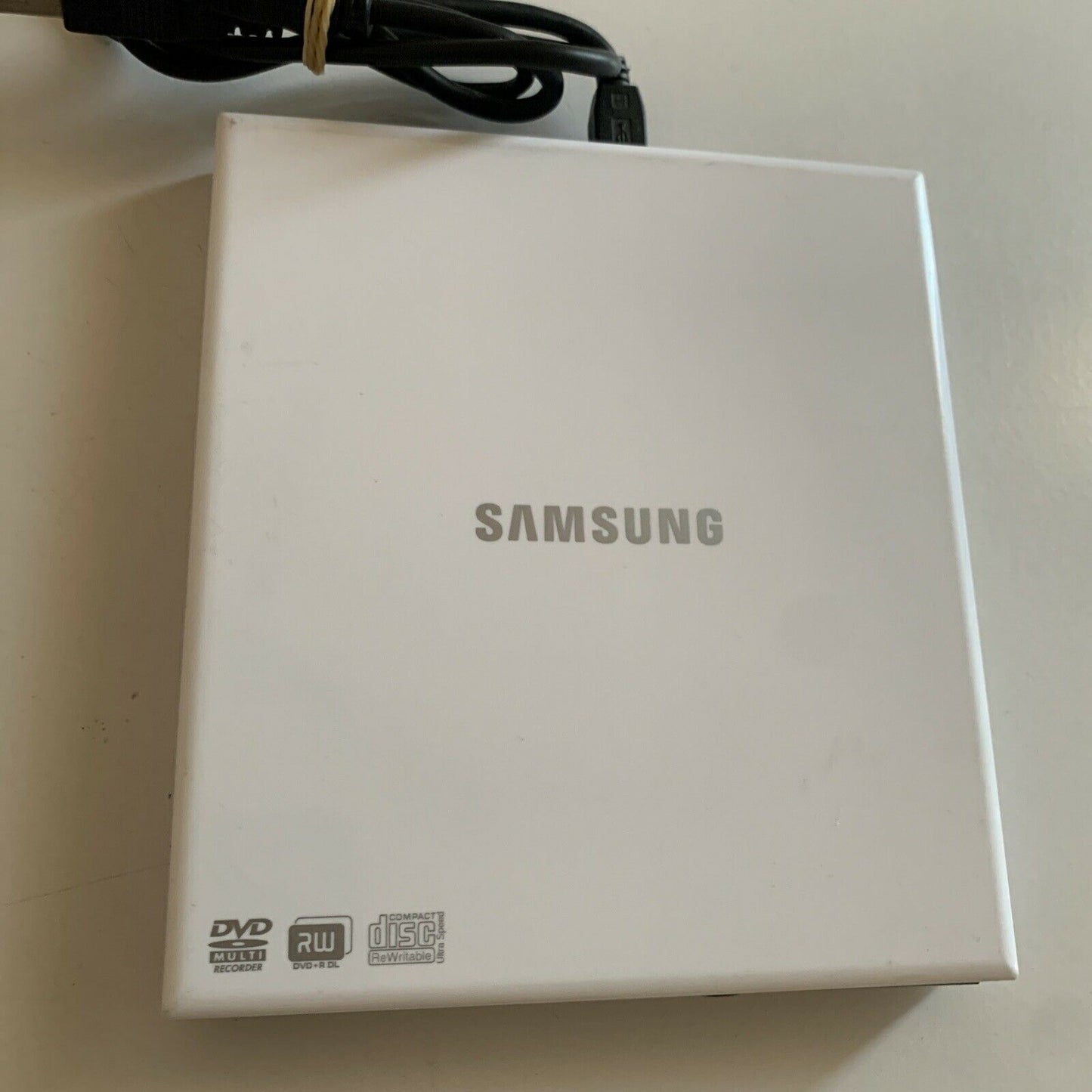 Samsung SE-S084 Portable Slim External DVD Writer USB Self Powered