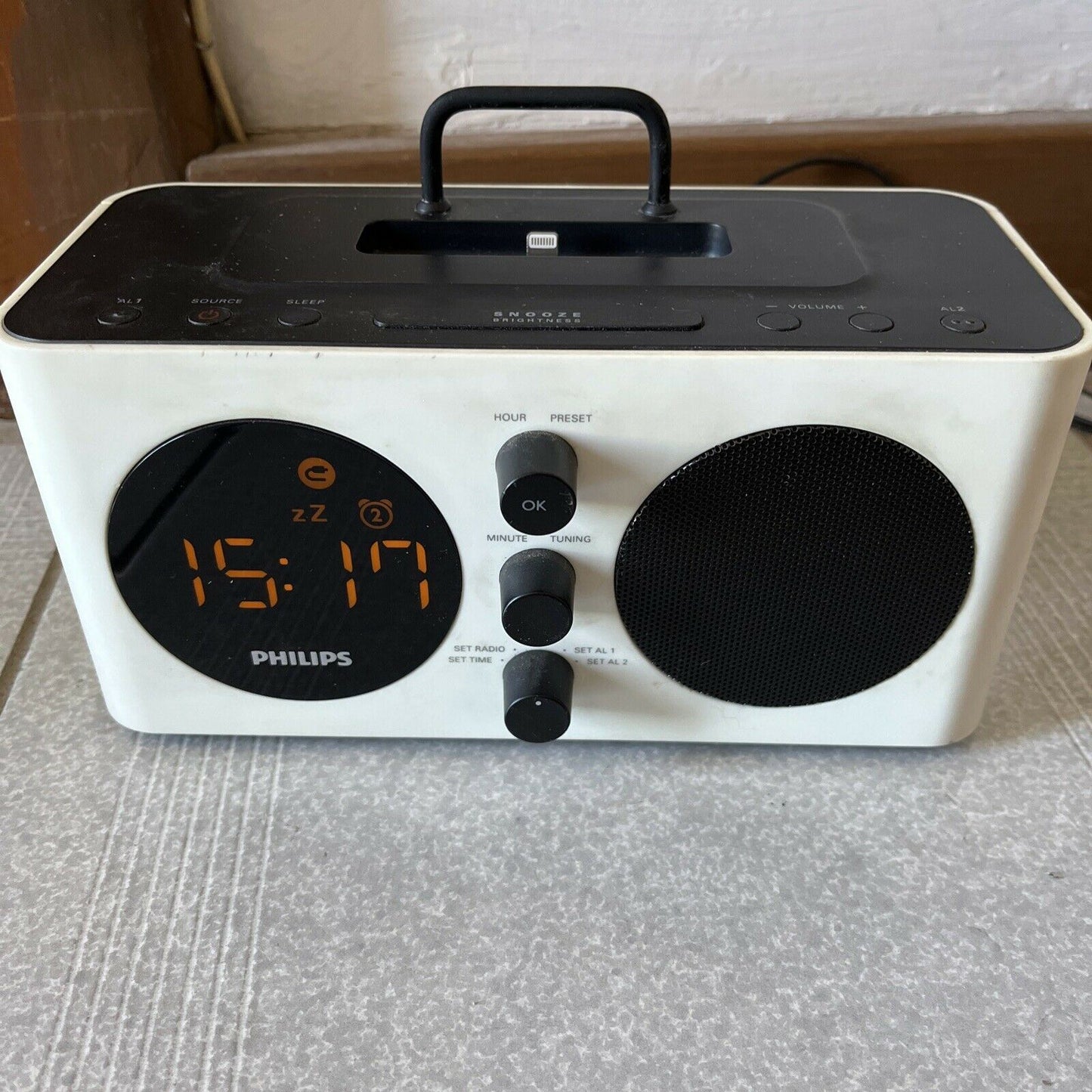 Philips AJ6200F/98 Alarm Clock Radio with Apple Lightning Port iPod/iPhone