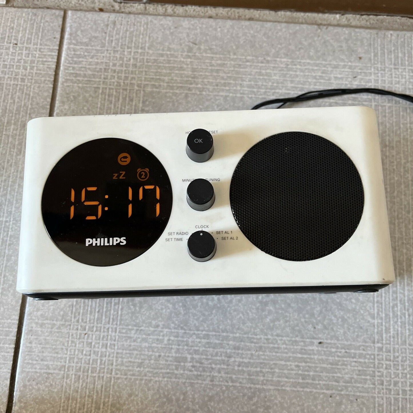 Philips AJ6200F/98 Alarm Clock Radio with Apple Lightning Port iPod/iPhone