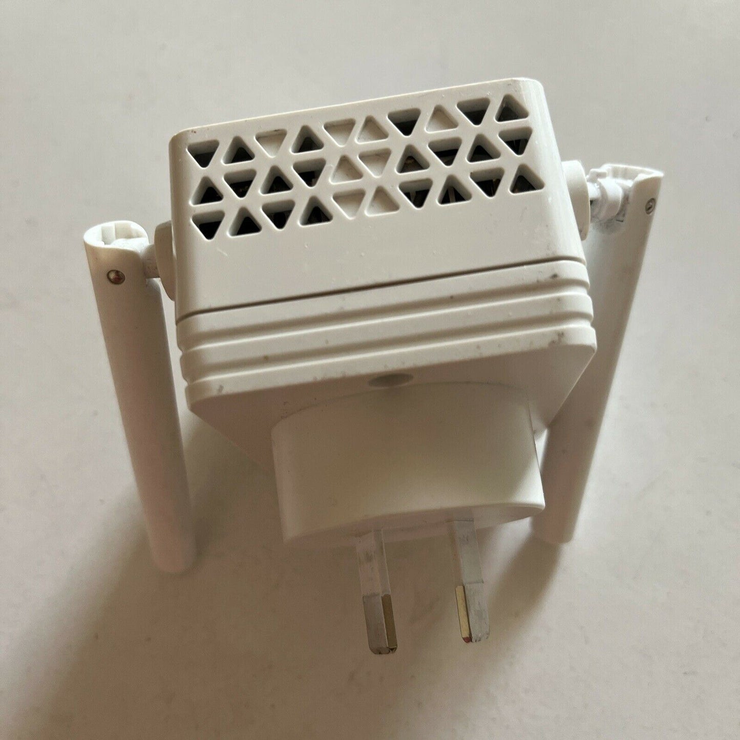 NETGEAR EX3700 AC750 WiFi Range Extender - working but broken left antenna