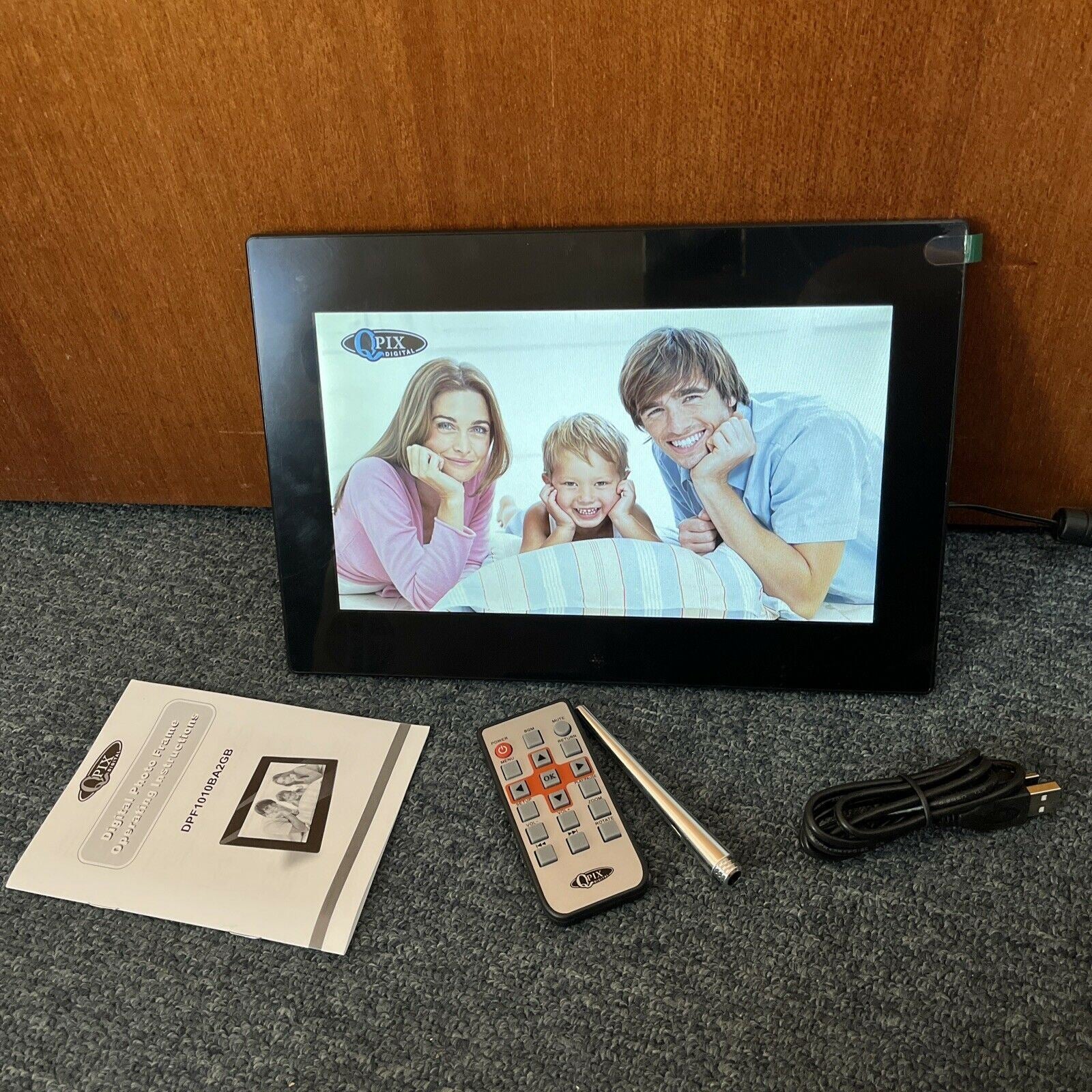 QPIX 10.1'' Digital Photo Frame MultiFunction IPS Screen Retro Unit