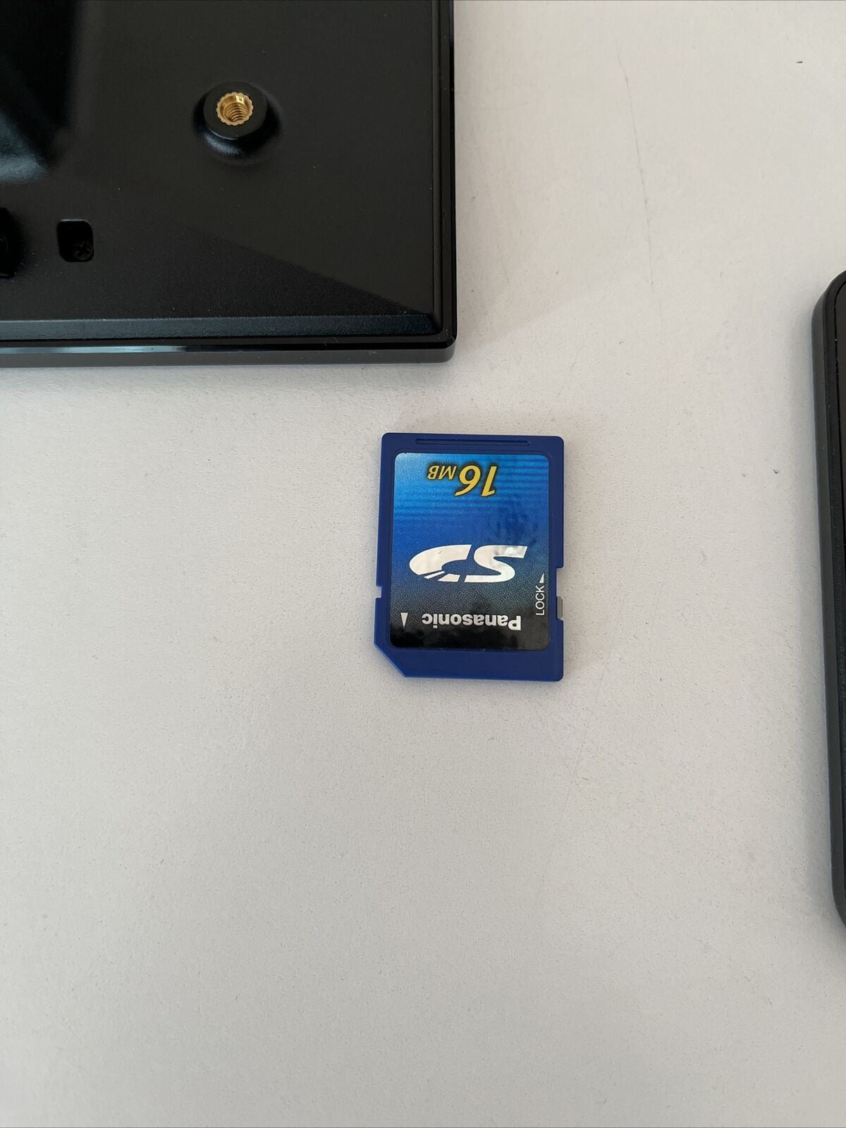 Sony S-Frame 7-Inch Digital Photo Frame DPF-D72N 1GB Internal Memory & Remote