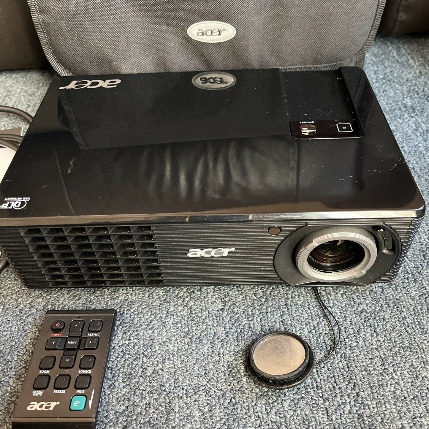 Acer DLP Projector X1160P with Remote VGA S-Video Composite DSV0809