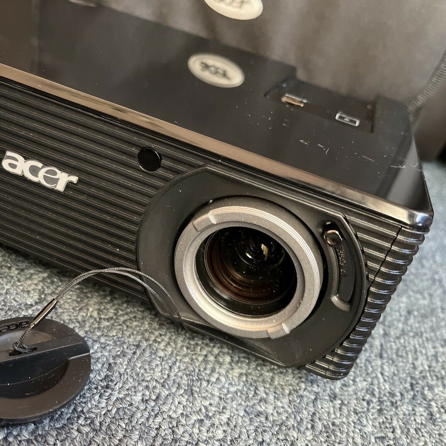 Acer DLP Projector X1160P with Remote VGA S-Video Composite DSV0809