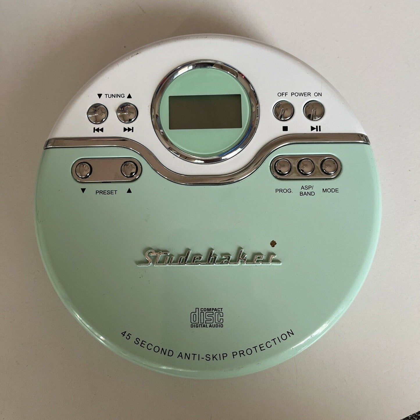 studiohaker portable CD player with AM/FM Radio For Parts Or Repair