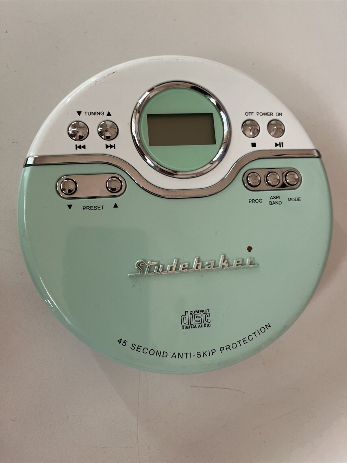 studiohaker portable CD player with AM/FM Radio For Parts Or Repair