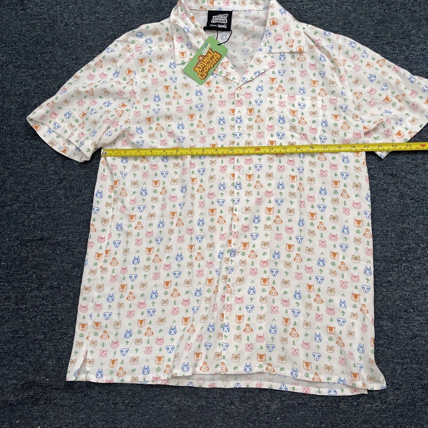 Official Nintendo Animal Crossing Short-Sleeved Shirt Medium NEW