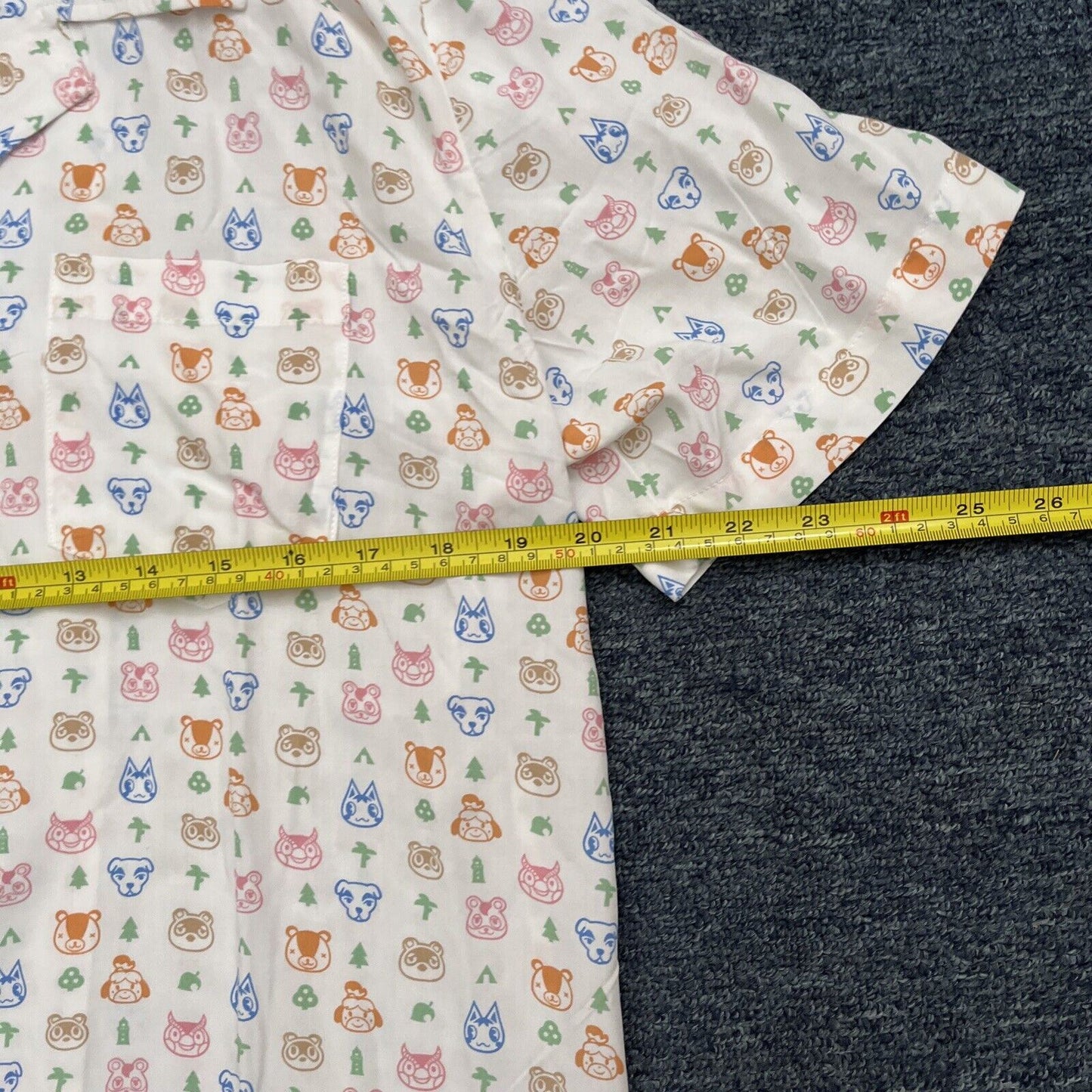 Official Nintendo Animal Crossing Short-Sleeved Shirt Medium NEW