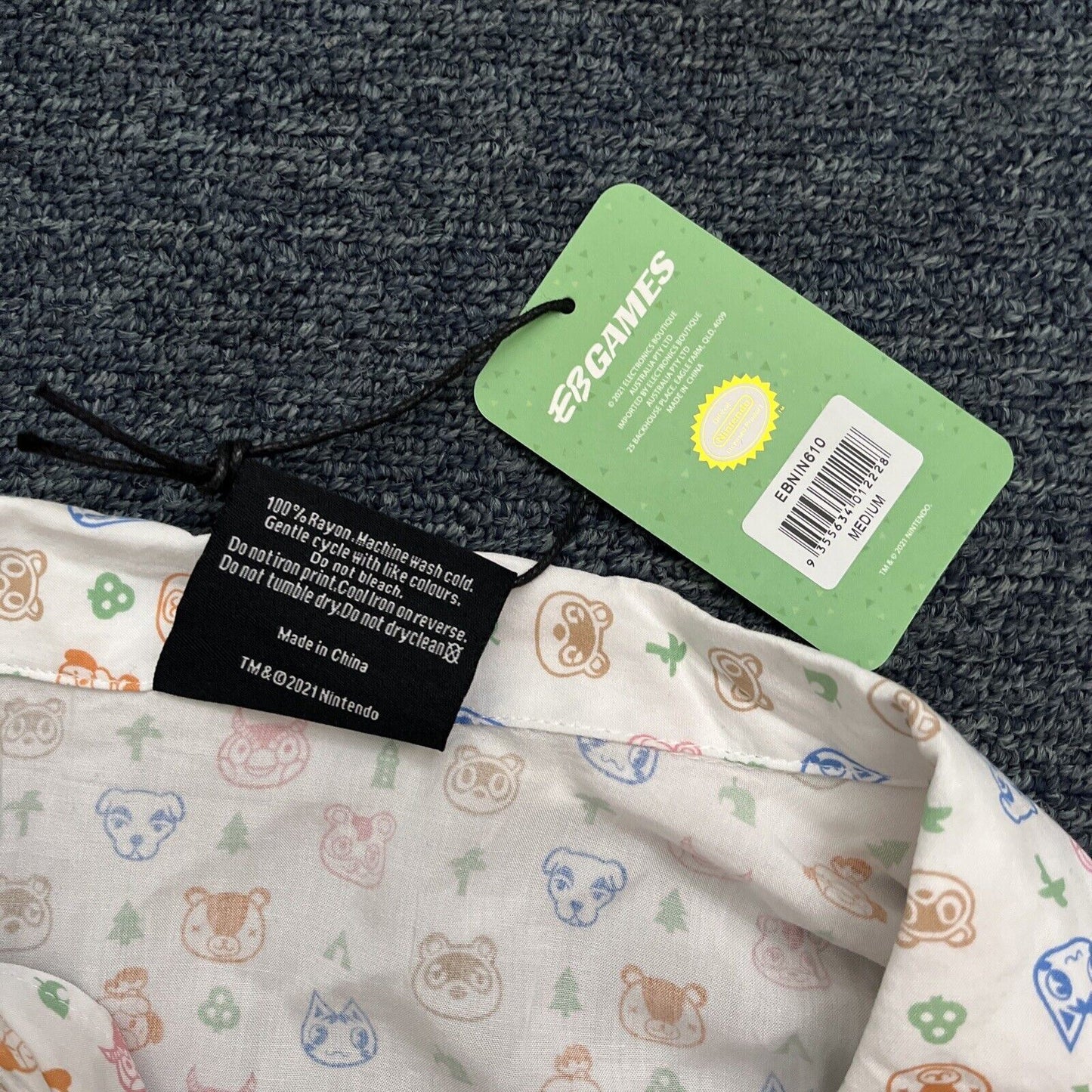 Official Nintendo Animal Crossing Short-Sleeved Shirt Medium NEW