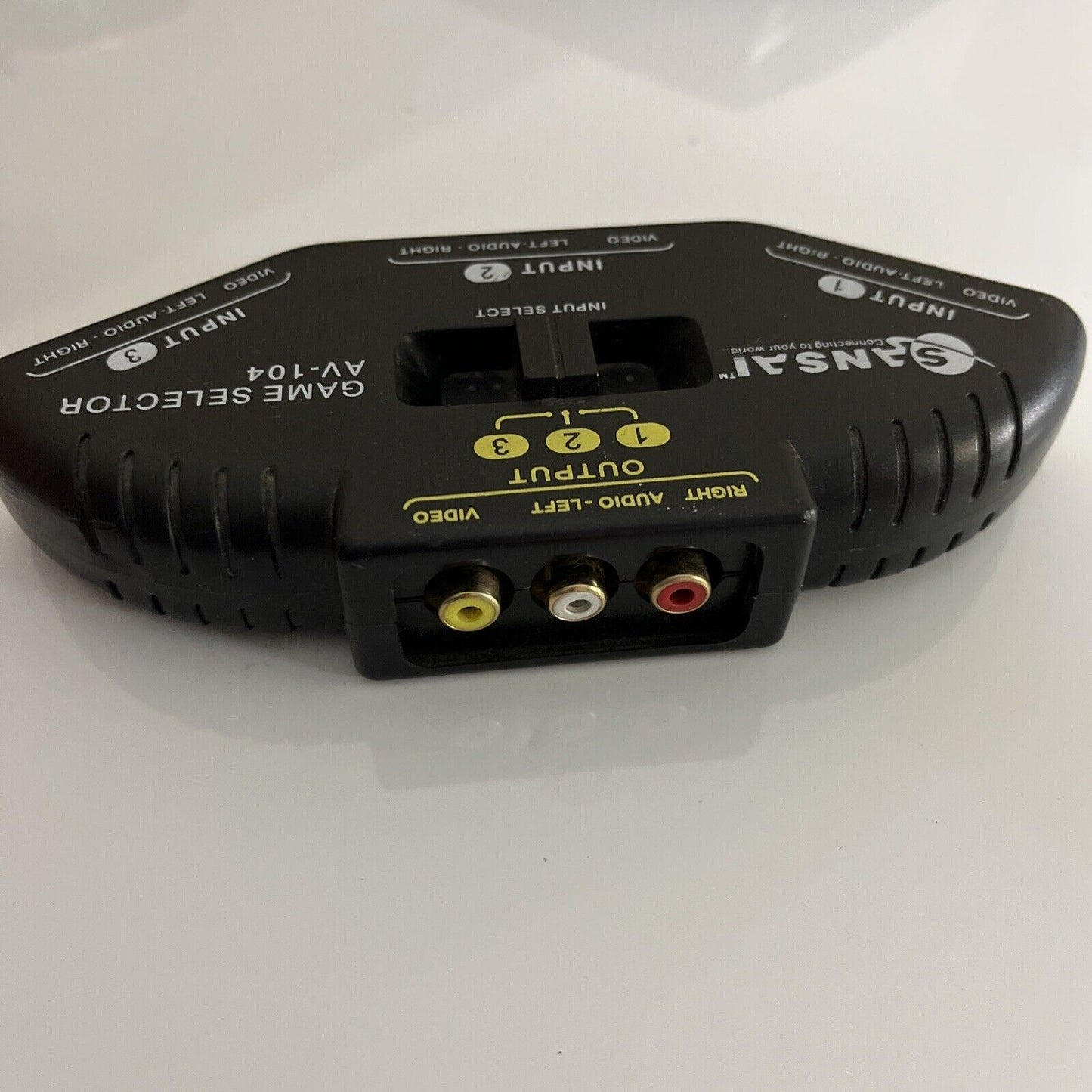 Sansai Game Selector AV-104 3 Way Splitter RCA Audio Video Composite AV Signal