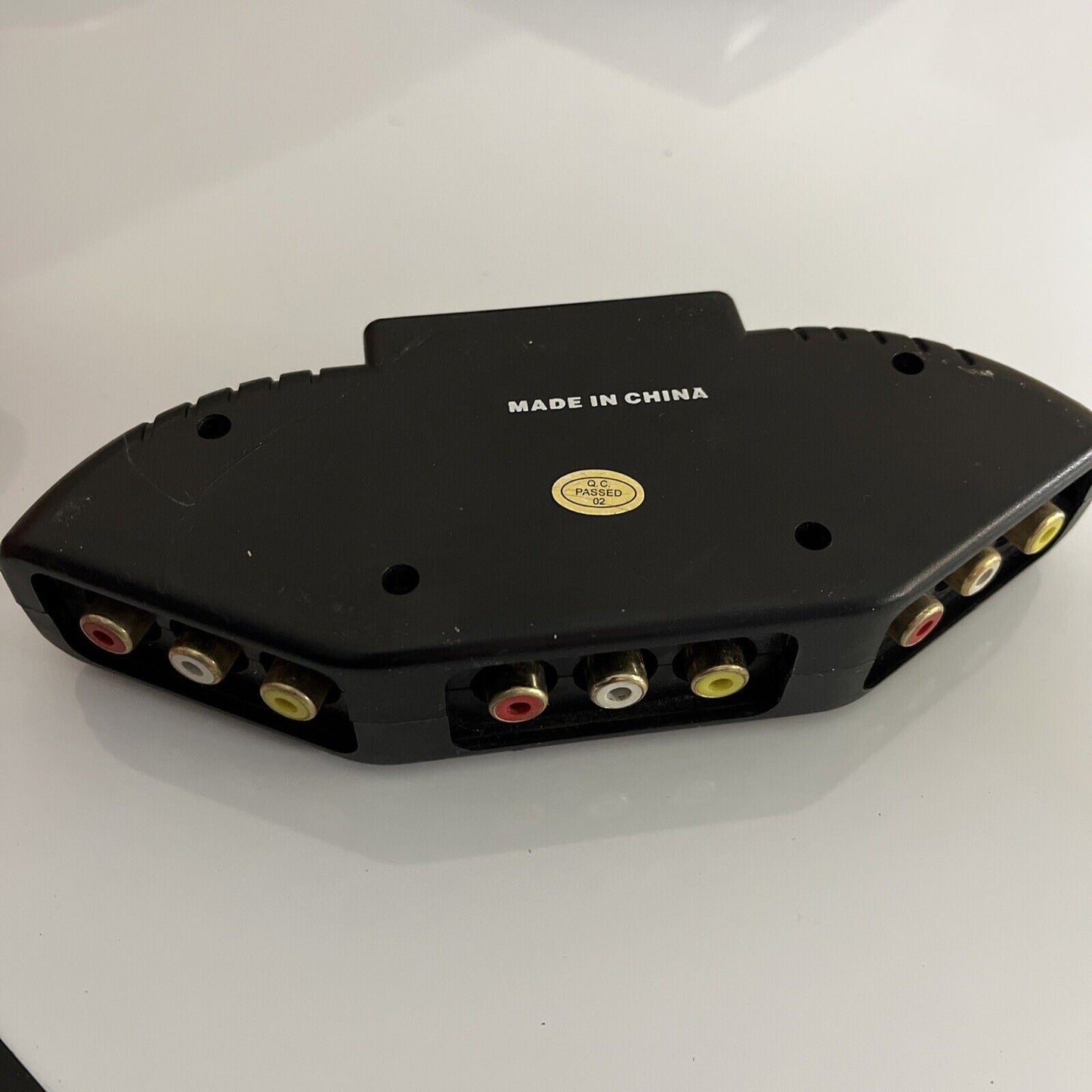 Sansai Game Selector AV-104 3 Way Splitter RCA Audio Video Composite AV Signal