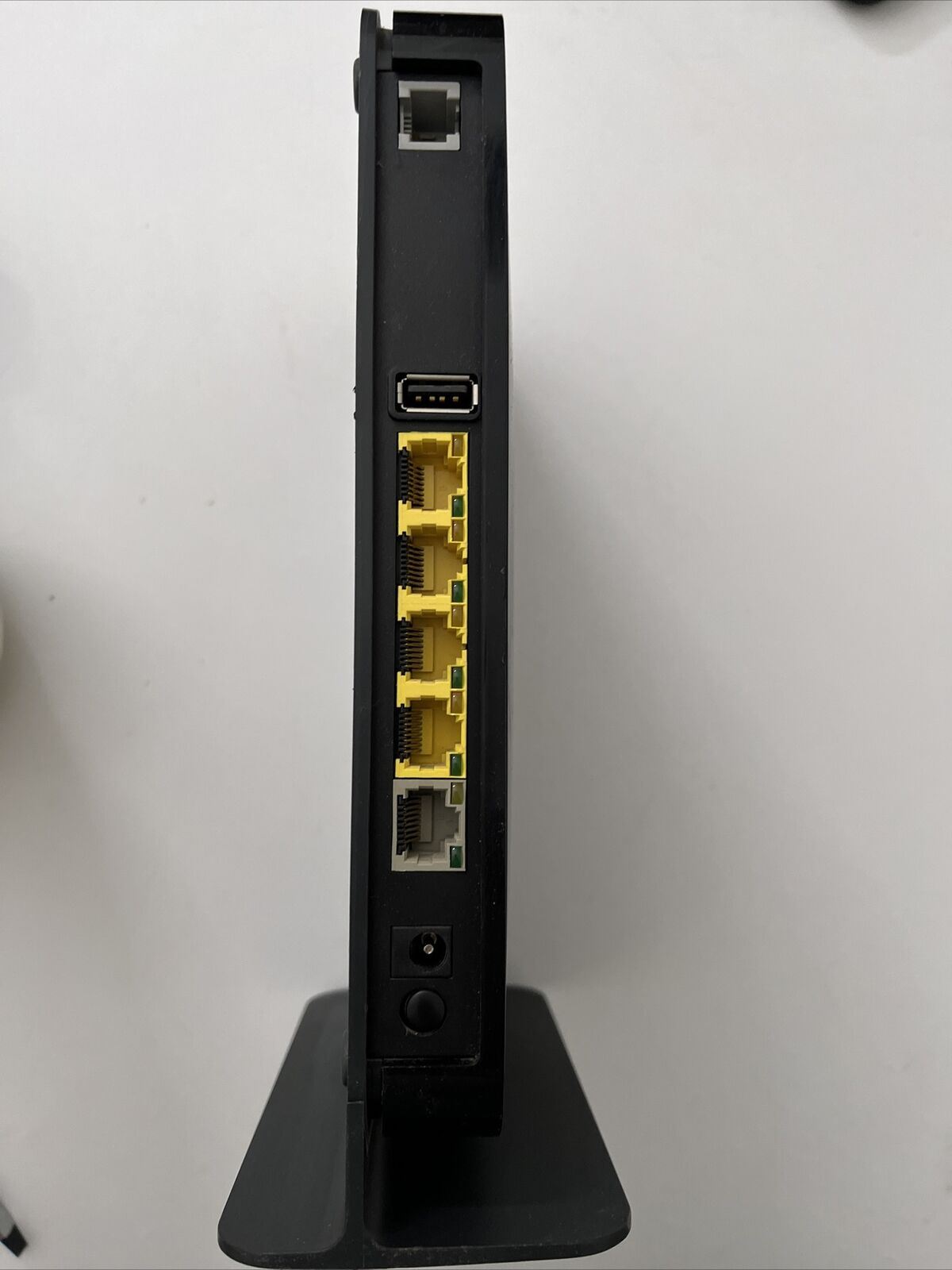 Netgear N600 Wireless Dual Band Gigabit Modem Router ADSL2+ DGND3700v2
