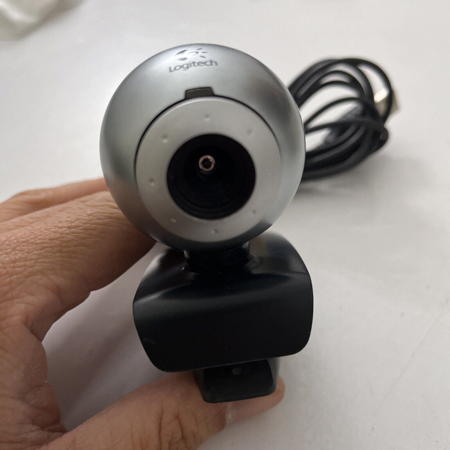 Logitech Quickcam Connect Clip-On Webcam V-UBB39 USB with Built-in Microphone