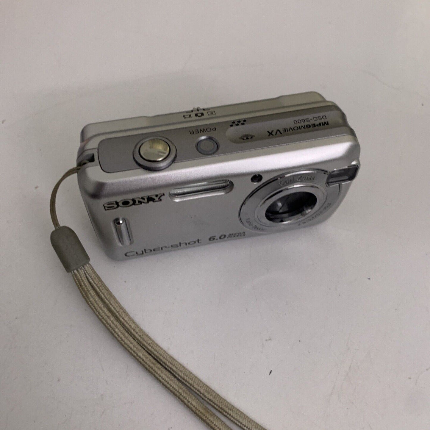 Sony Cyber-Shot DSC-S600 Digital Camera 6 MP 3x Optical Zoom